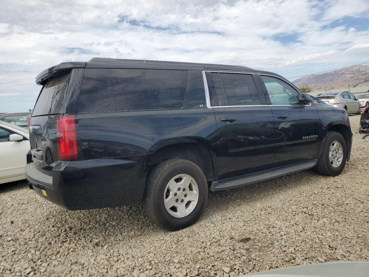2018 Chevrolet Suburban C1500 Lt Черный vin: 1GNSCHKC8JR336716