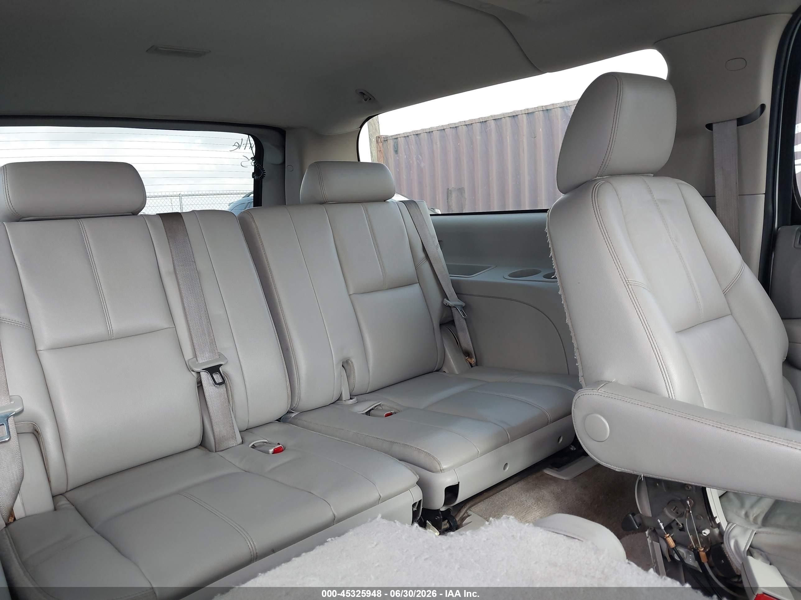 2012 Chevrolet Suburban 1500 Lt Silver vin: 1GNSCJE00CR276765