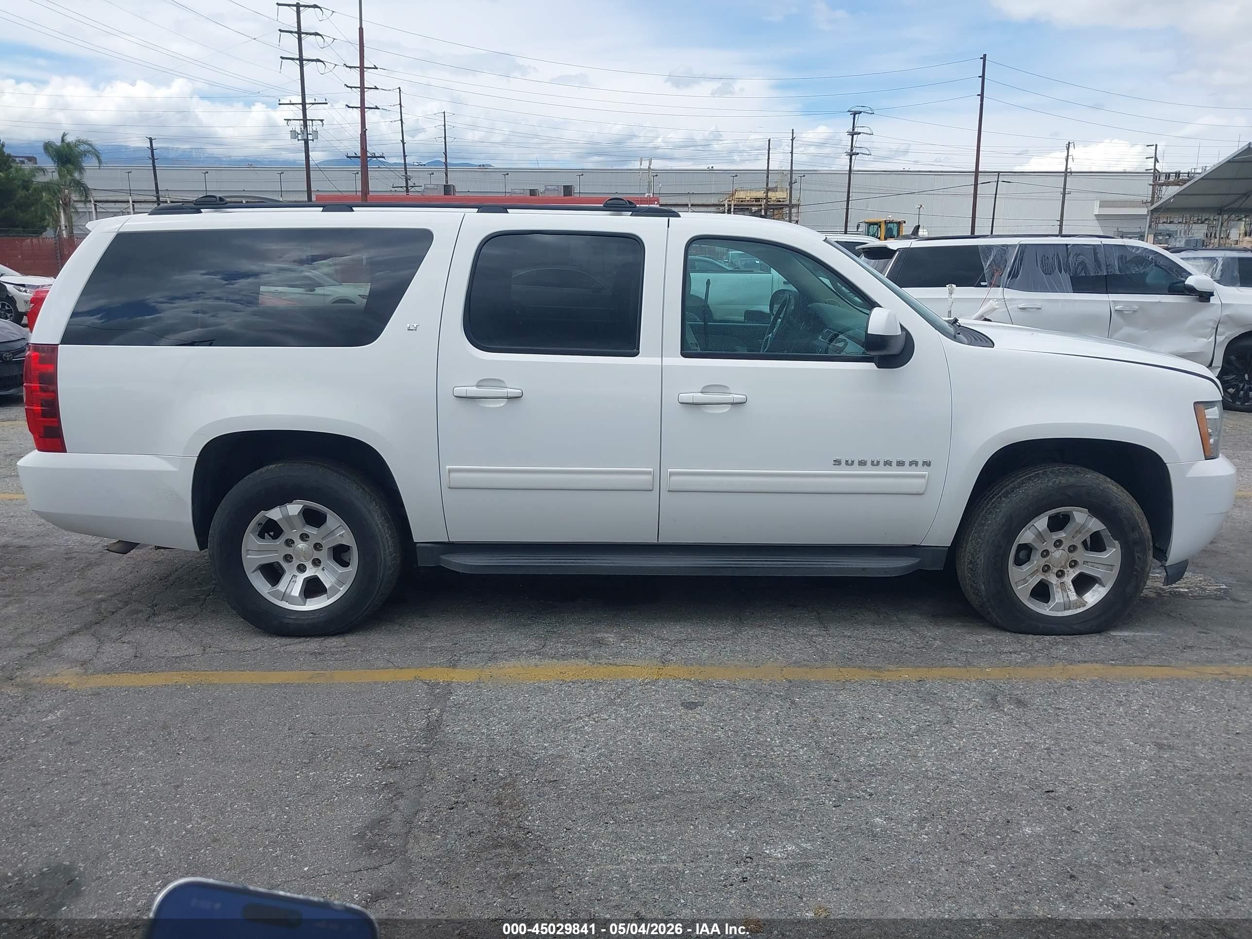 2014 Chevrolet Suburban 1500 Lt Белый vin: 1GNSCJE00ER122981