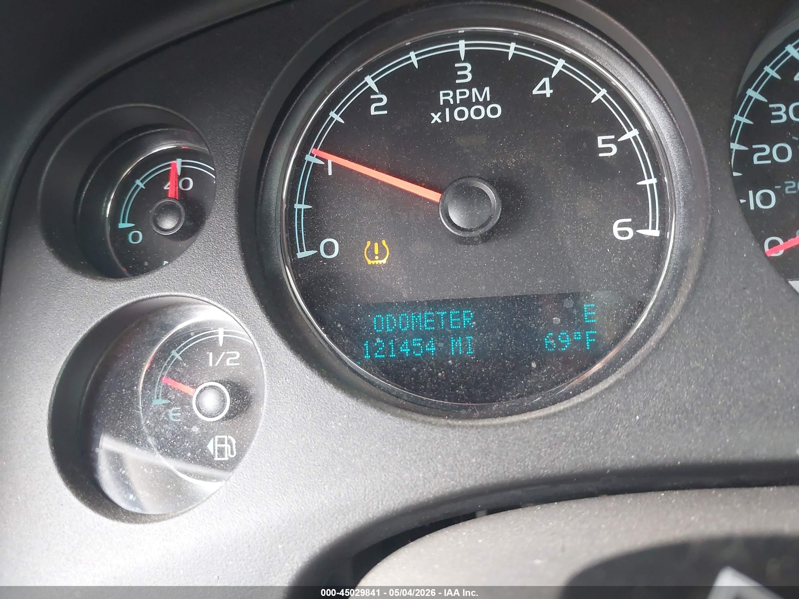 2014 Chevrolet Suburban 1500 Lt Белый vin: 1GNSCJE00ER122981