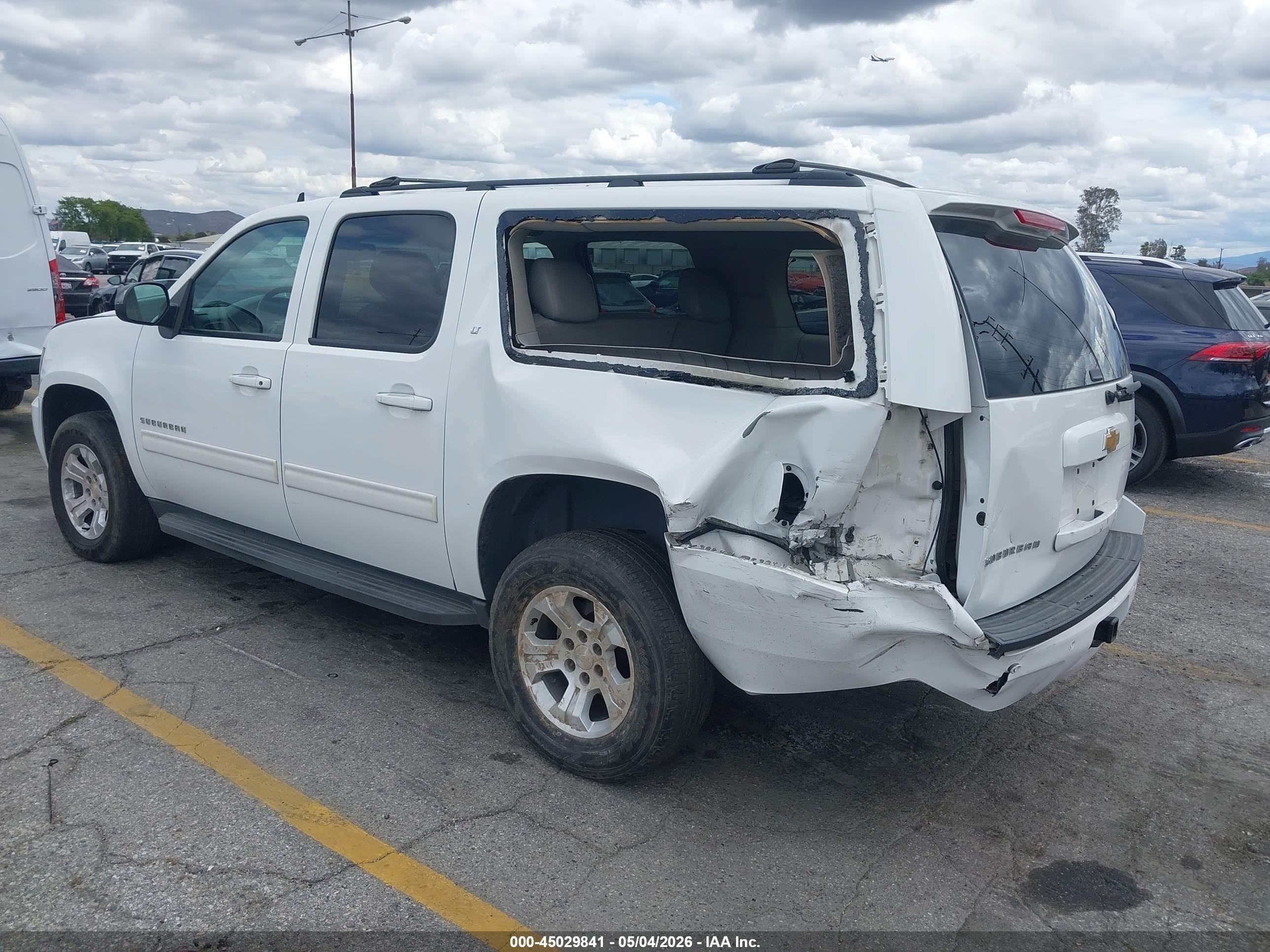 2014 Chevrolet Suburban 1500 Lt Белый vin: 1GNSCJE00ER122981