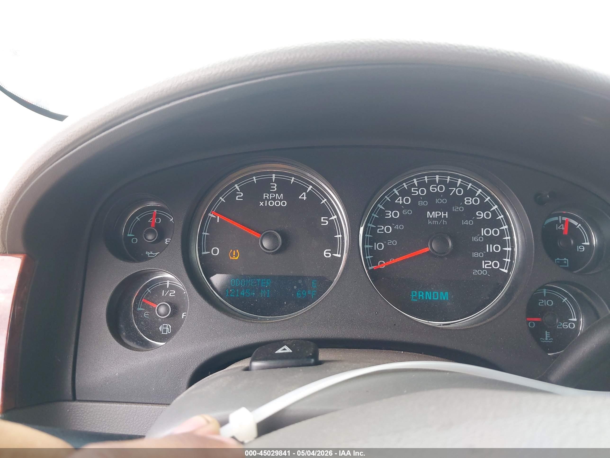 2014 Chevrolet Suburban 1500 Lt Белый vin: 1GNSCJE00ER122981