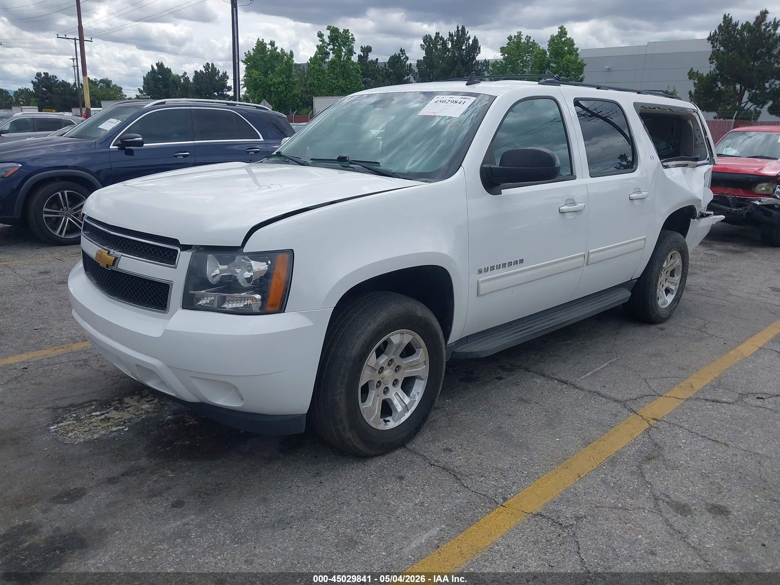 2014 Chevrolet Suburban 1500 Lt Белый vin: 1GNSCJE00ER122981