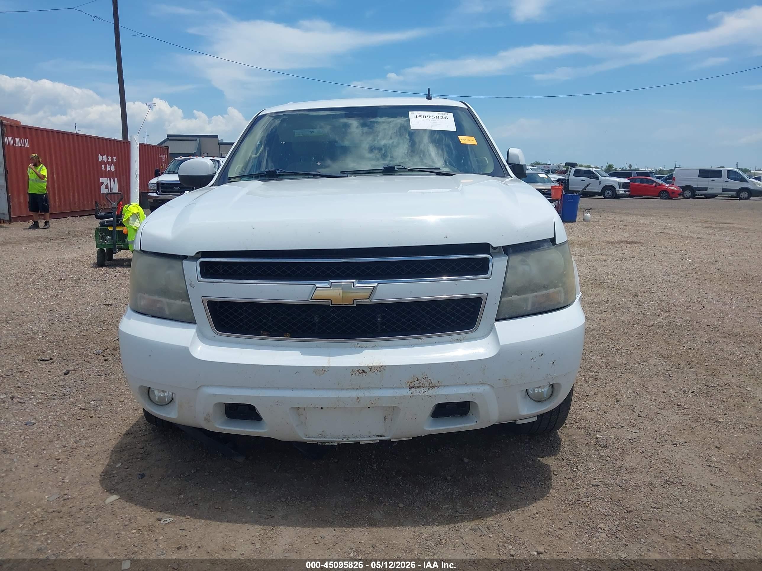 2011 Chevrolet Suburban 1500 Lt1 Белый vin: 1GNSCJE01BR104937
