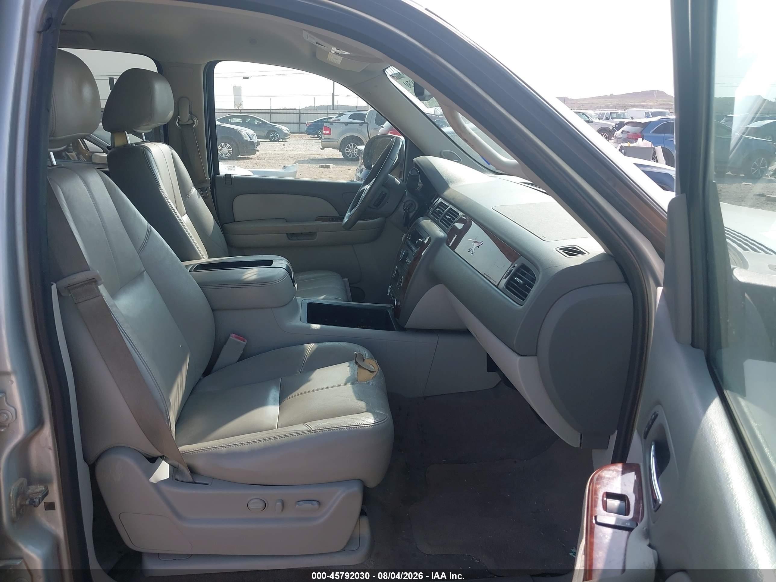 2013 Chevrolet Suburban Lt Silver vin: 1GNSCJE01DR317213