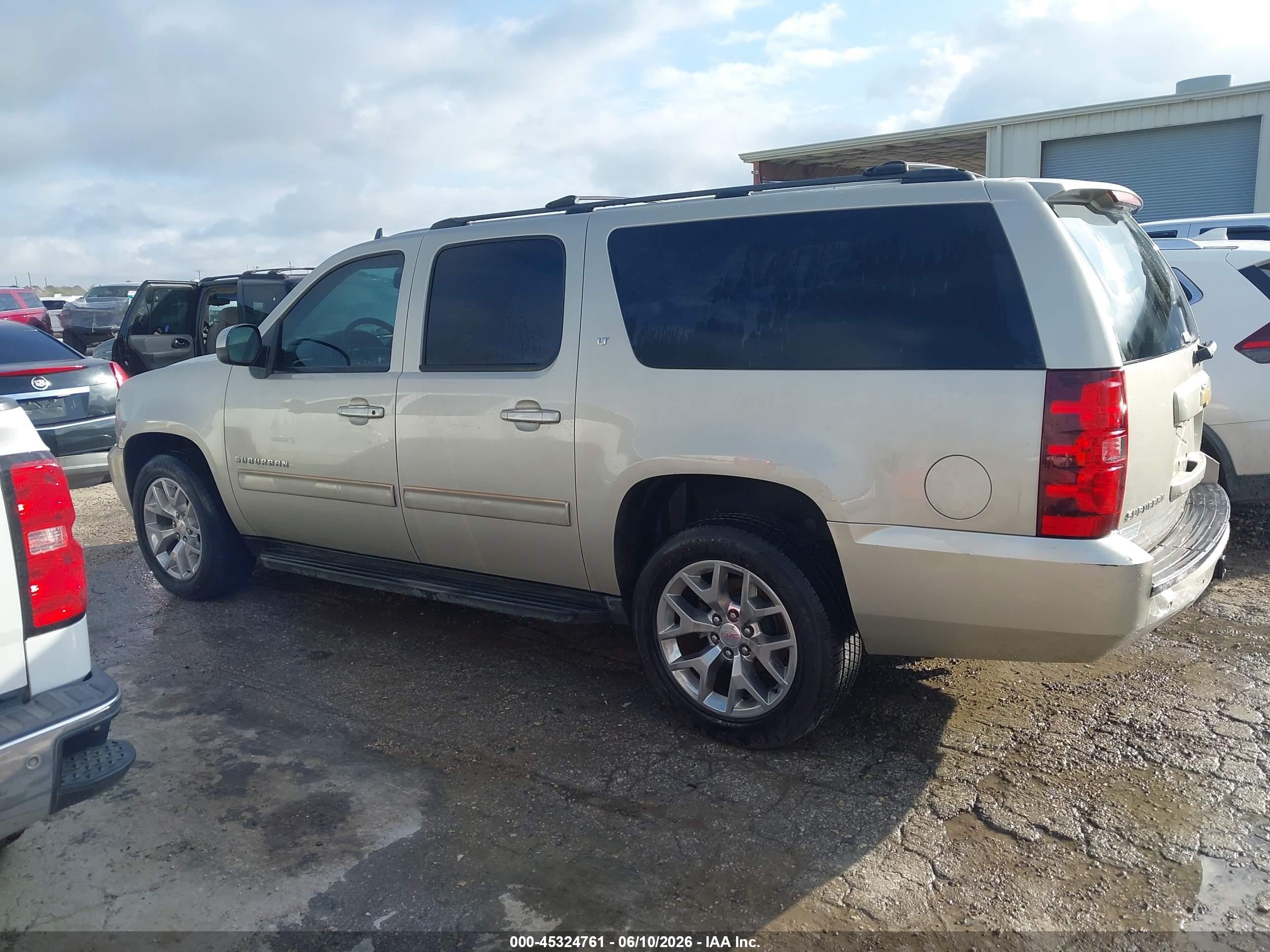 2014 Chevrolet Suburban Lt Бежевый vin: 1GNSCJE01ER117479