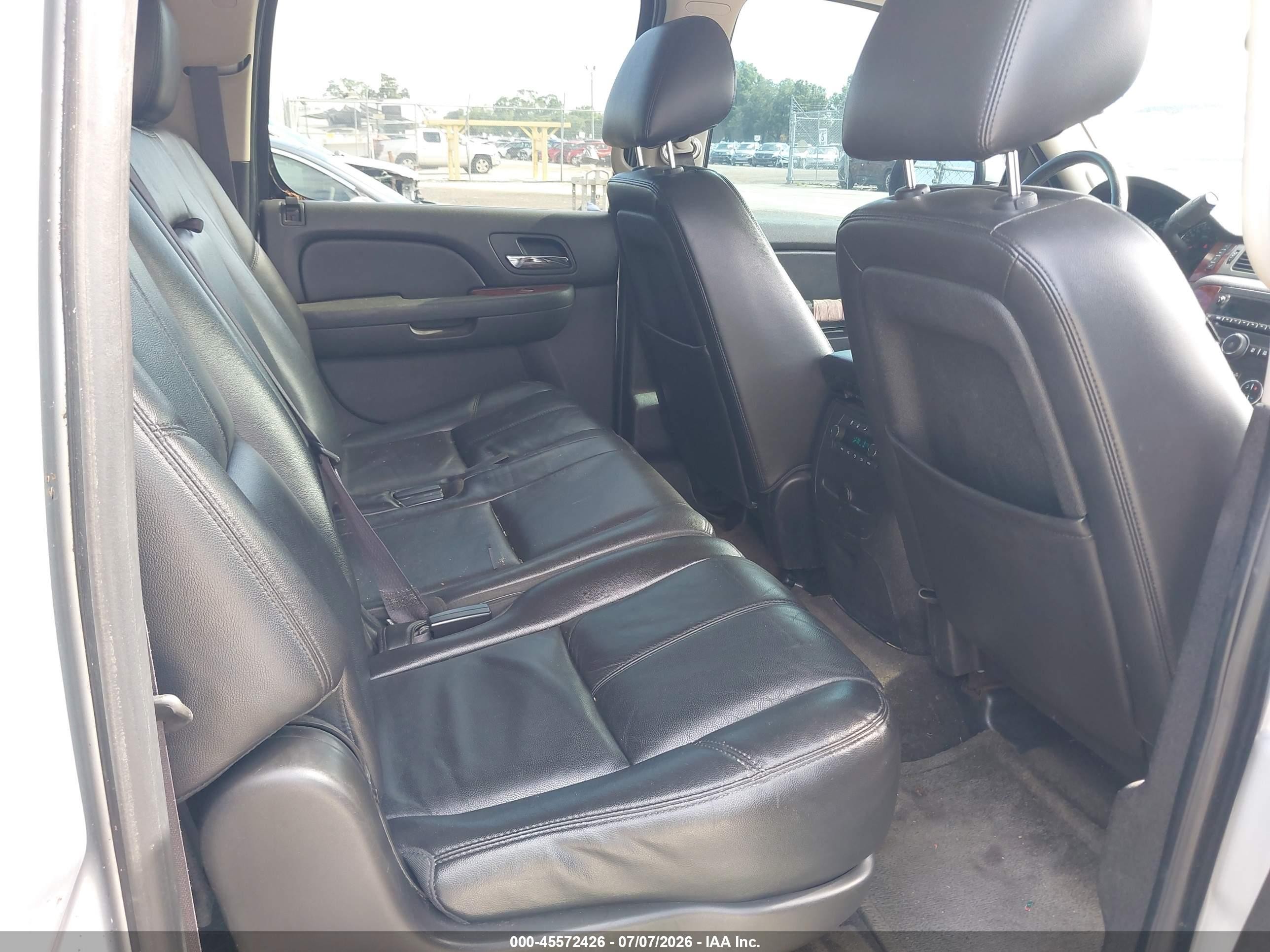2012 Chevrolet Suburban Lt Silver vin: 1GNSCJE02CR240382