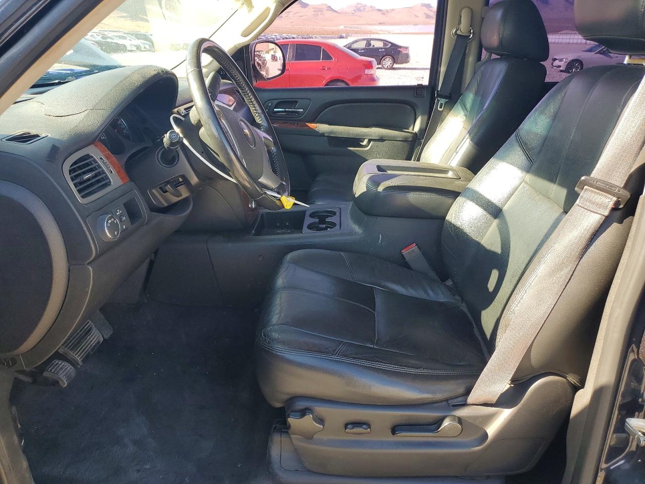 2013 Chevrolet Suburban C1500 Lt Черный vin: 1GNSCJE02DR218173