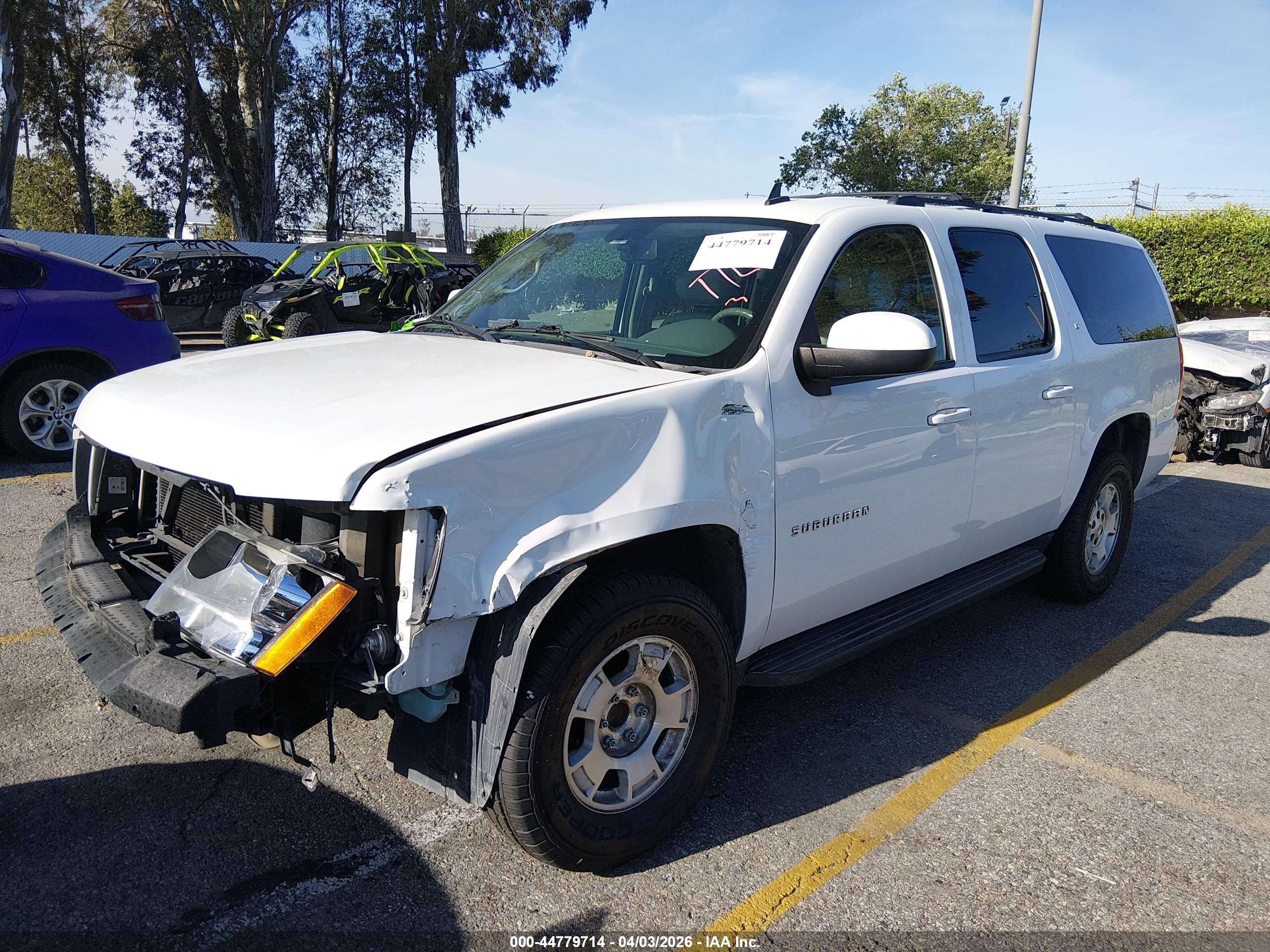 2014 Chevrolet Suburban 1500 Lt White vin: 1GNSCJE02ER110573