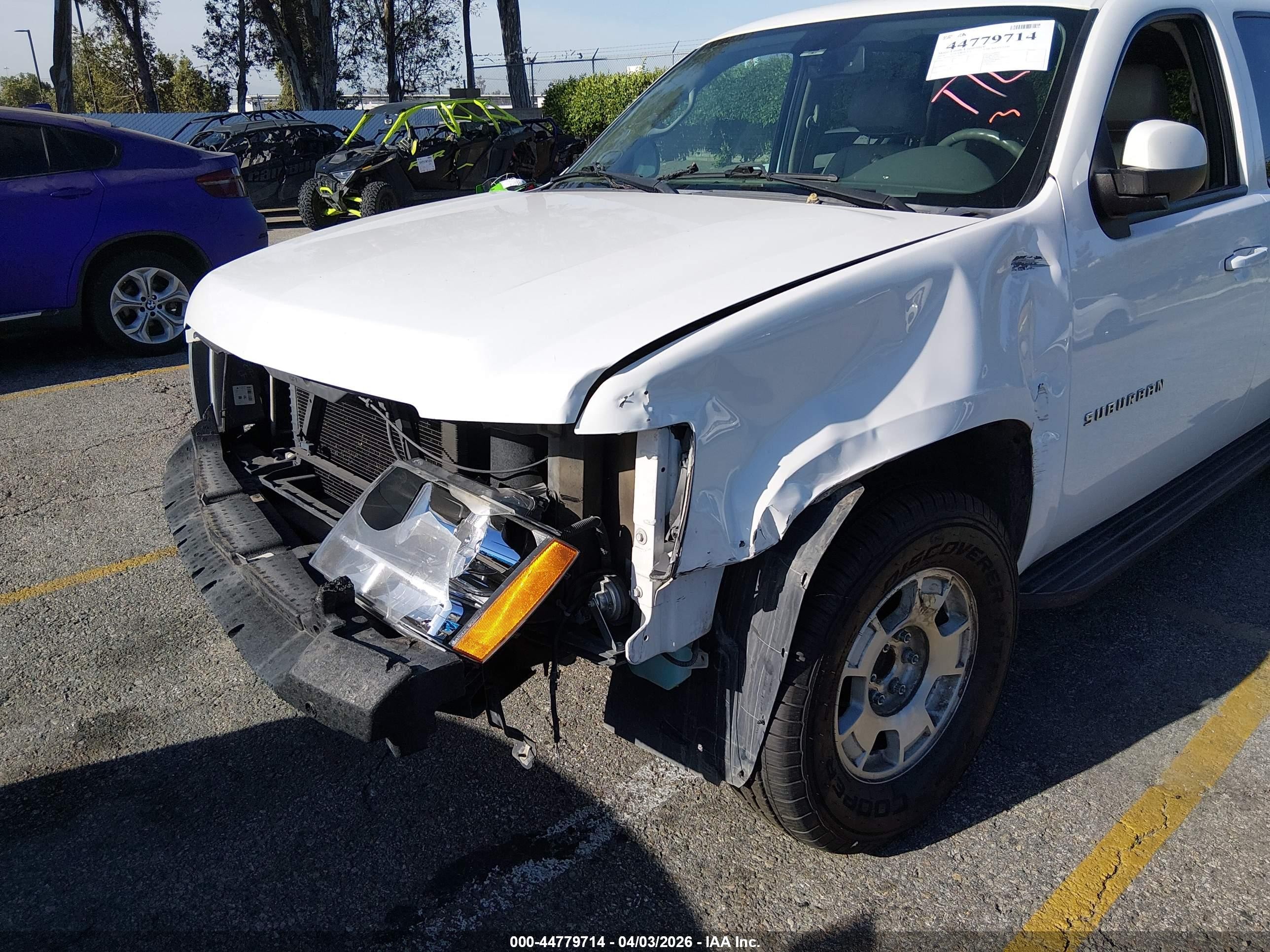 2014 Chevrolet Suburban 1500 Lt White vin: 1GNSCJE02ER110573