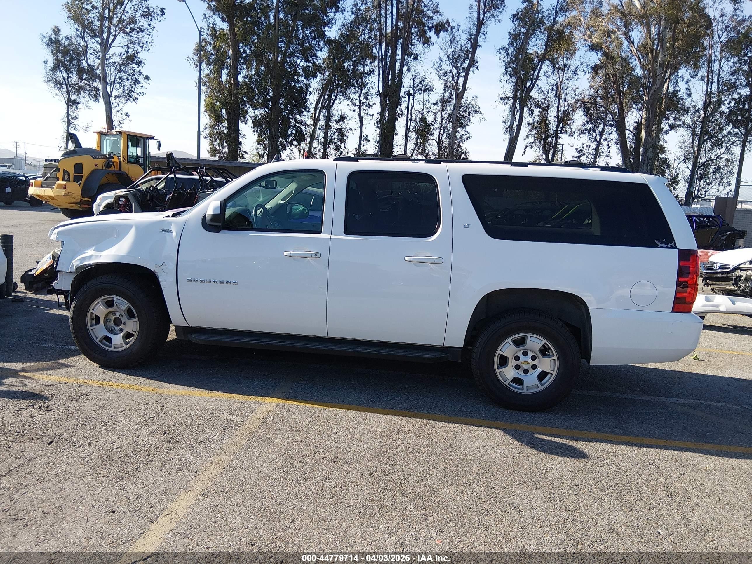 2014 Chevrolet Suburban 1500 Lt White vin: 1GNSCJE02ER110573