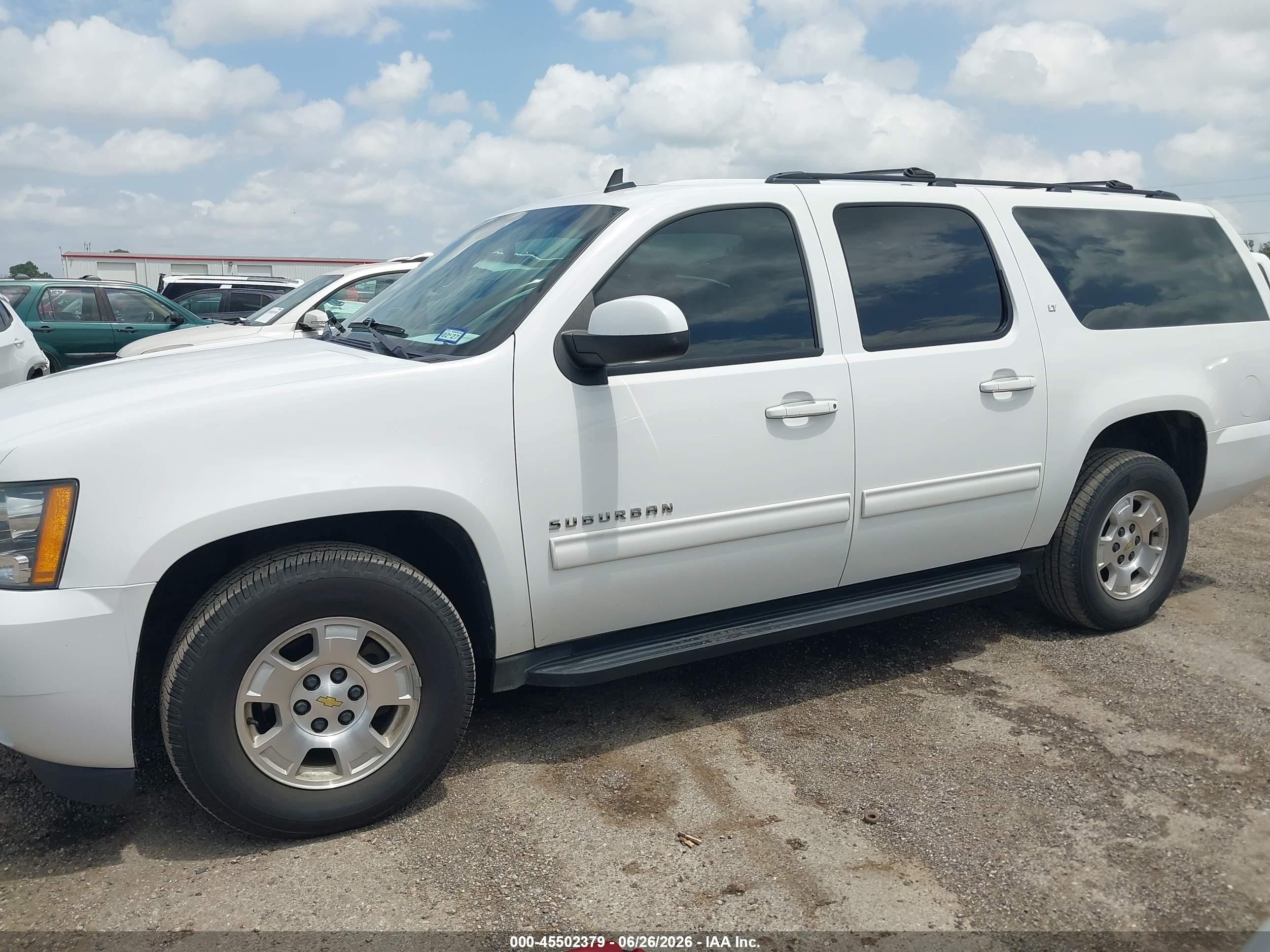 2014 Chevrolet Suburban Lt White vin: 1GNSCJE02ER206493
