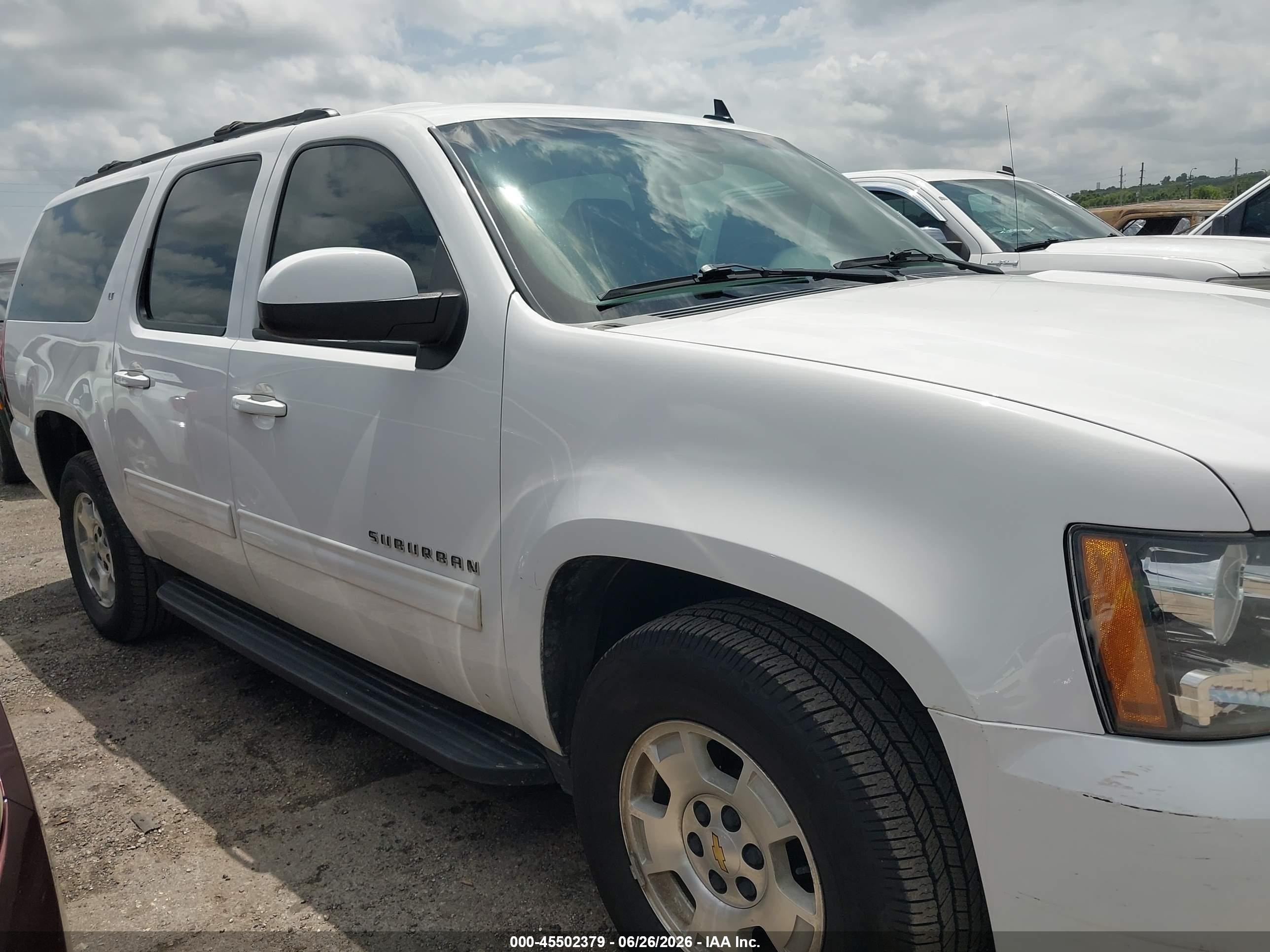 2014 Chevrolet Suburban Lt White vin: 1GNSCJE02ER206493