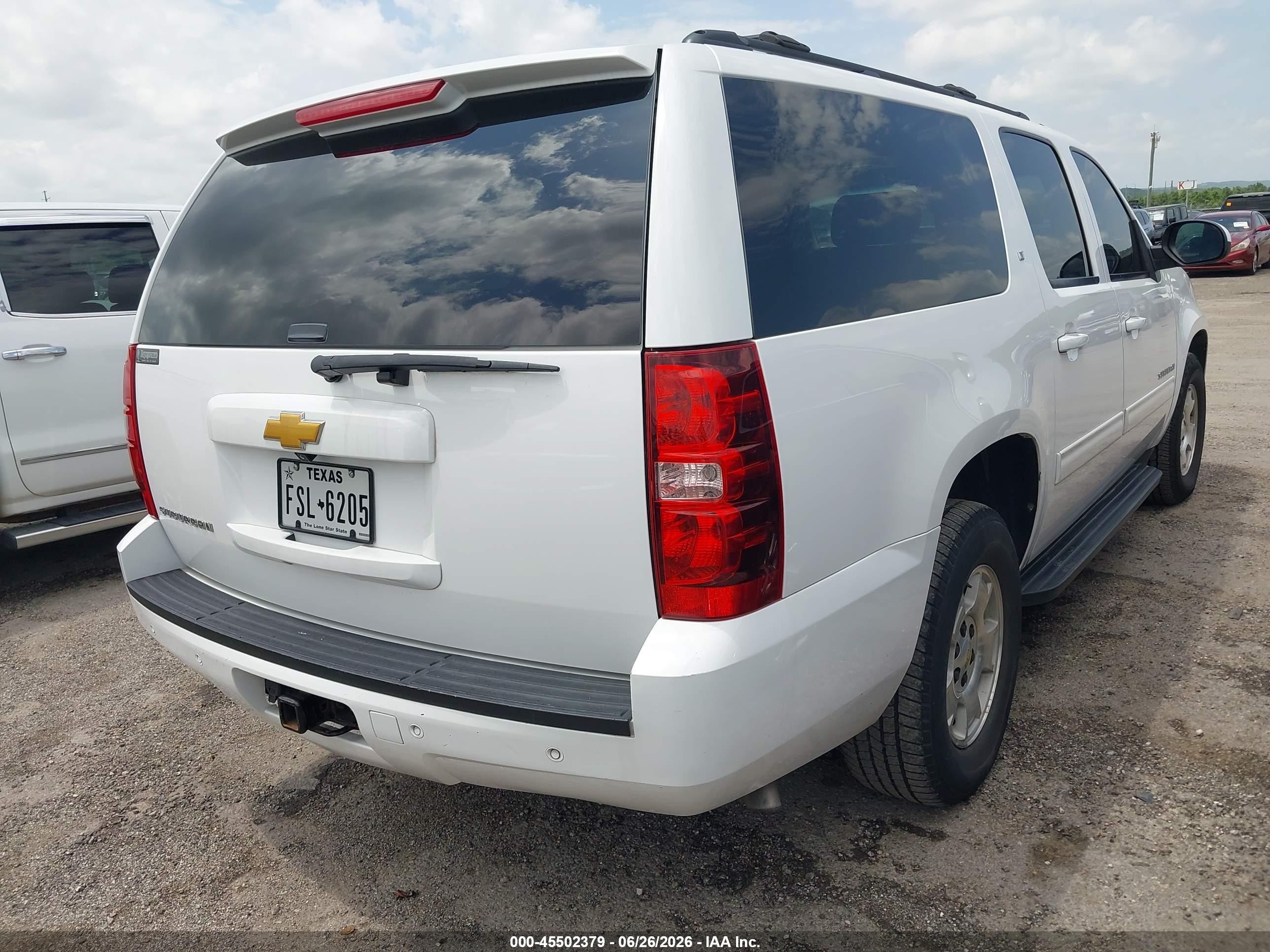2014 Chevrolet Suburban Lt White vin: 1GNSCJE02ER206493