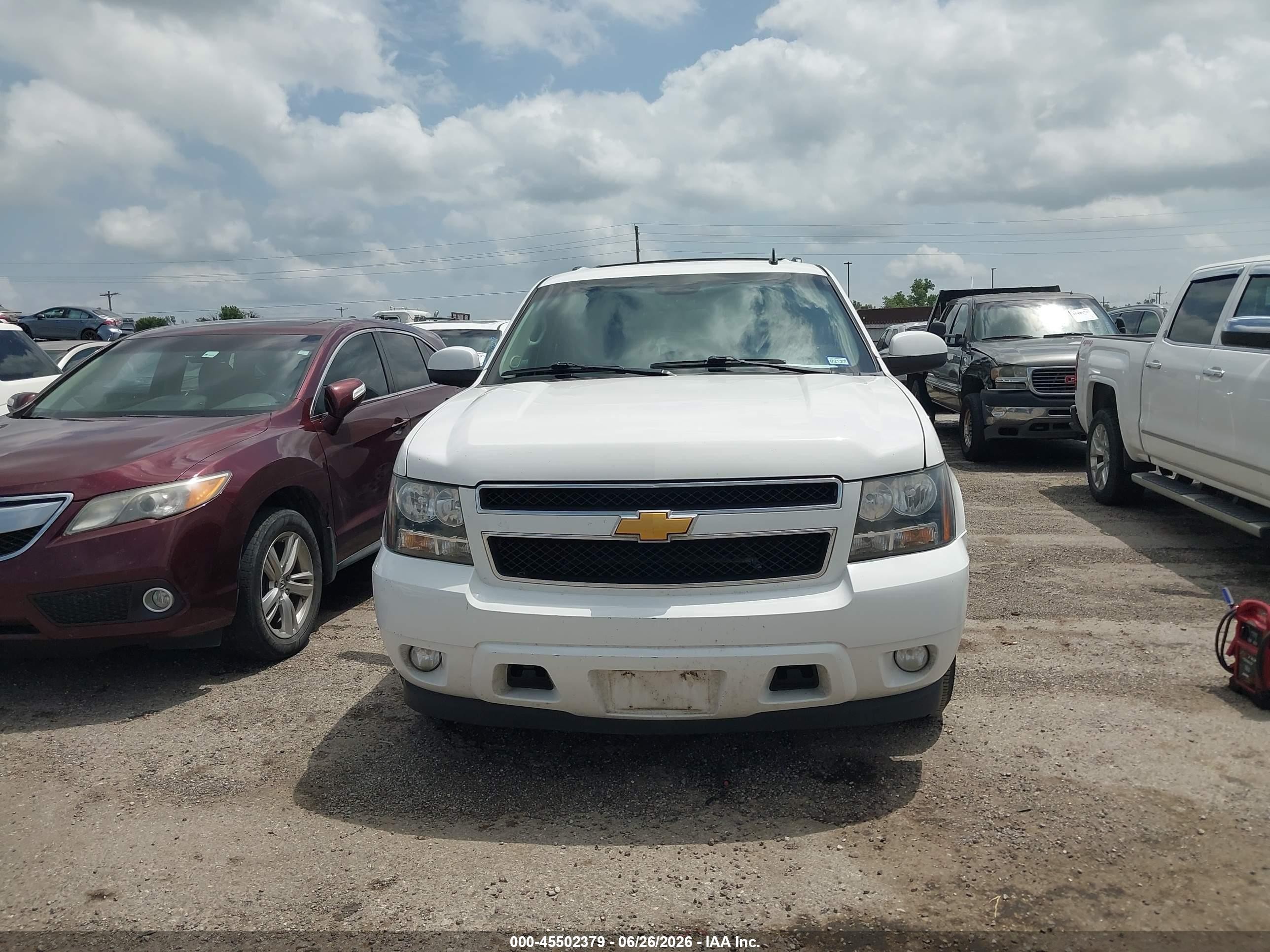 2014 Chevrolet Suburban Lt White vin: 1GNSCJE02ER206493