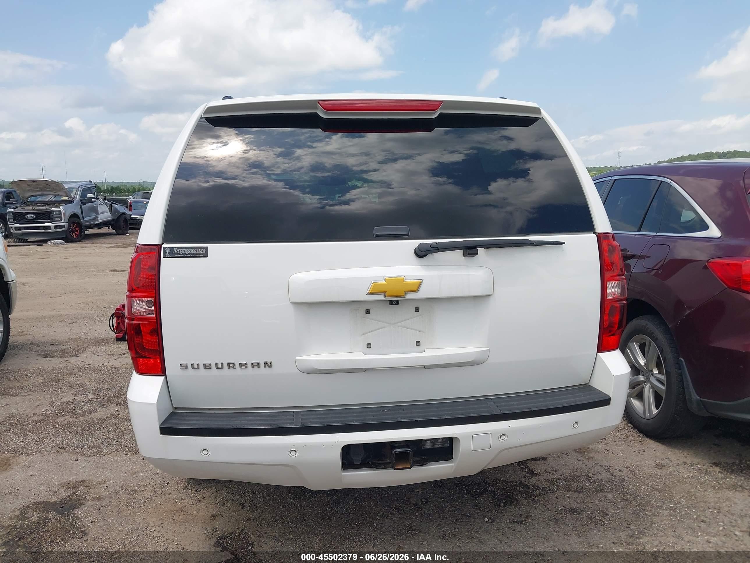 2014 Chevrolet Suburban Lt White vin: 1GNSCJE02ER206493