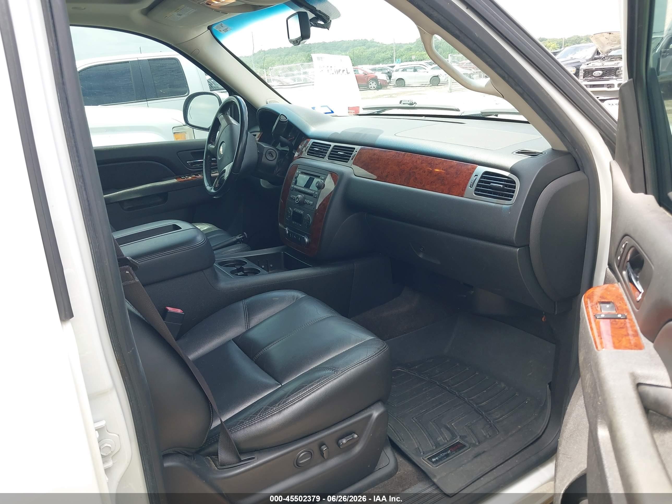 2014 Chevrolet Suburban Lt White vin: 1GNSCJE02ER206493