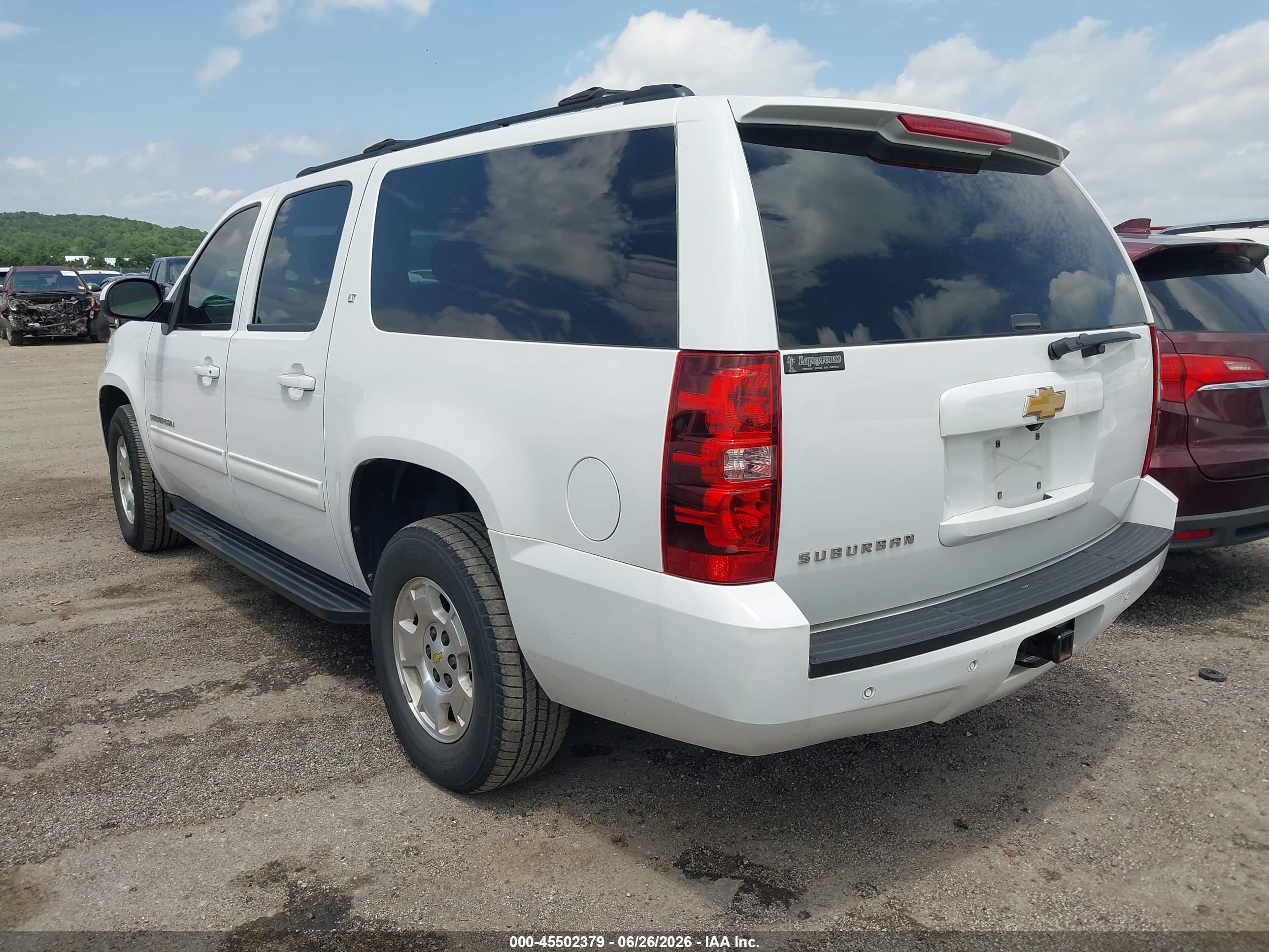 2014 Chevrolet Suburban Lt White vin: 1GNSCJE02ER206493