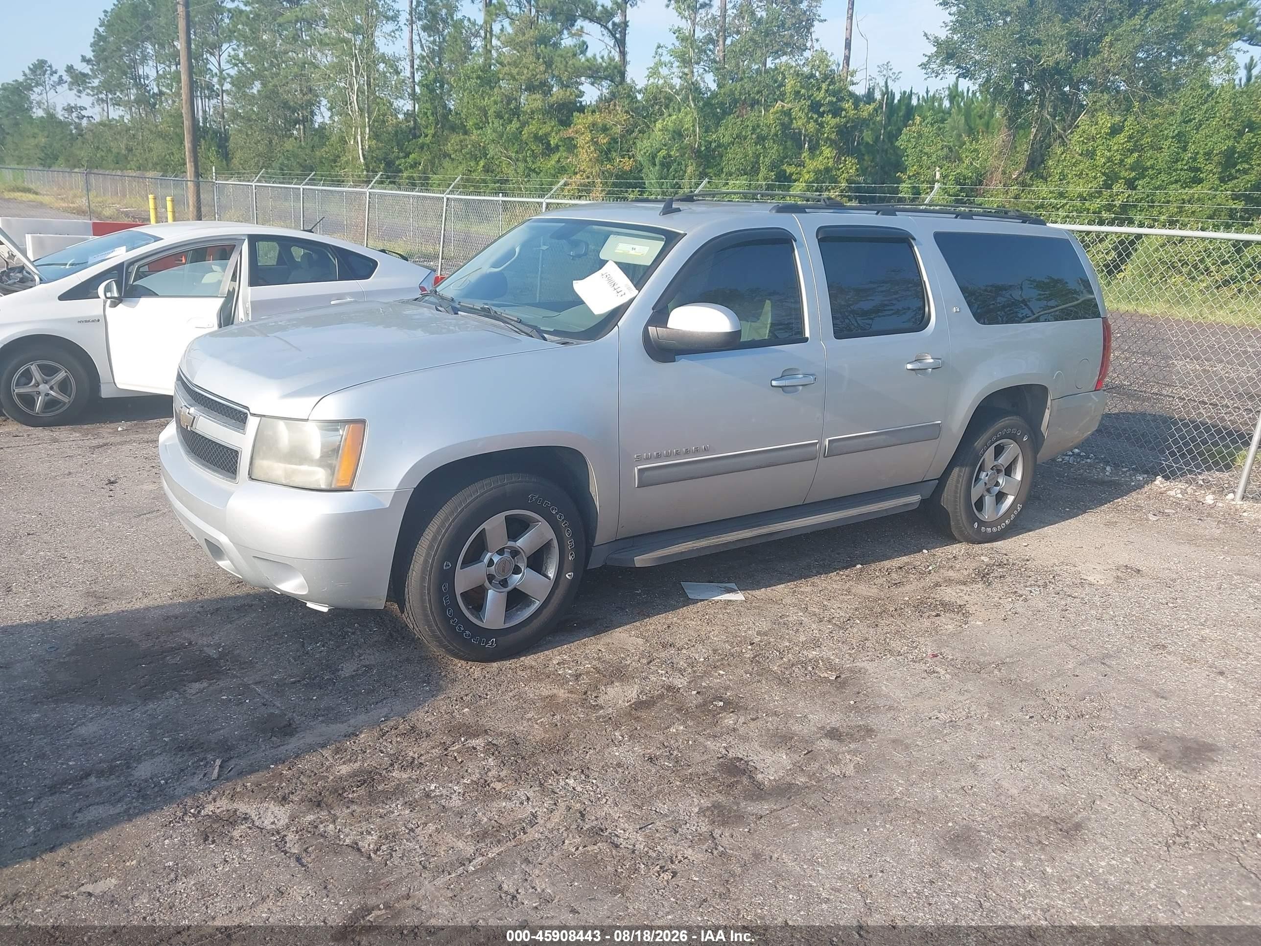 2011 Chevrolet Suburban Lt Silver vin: 1GNSCJE03BR346855