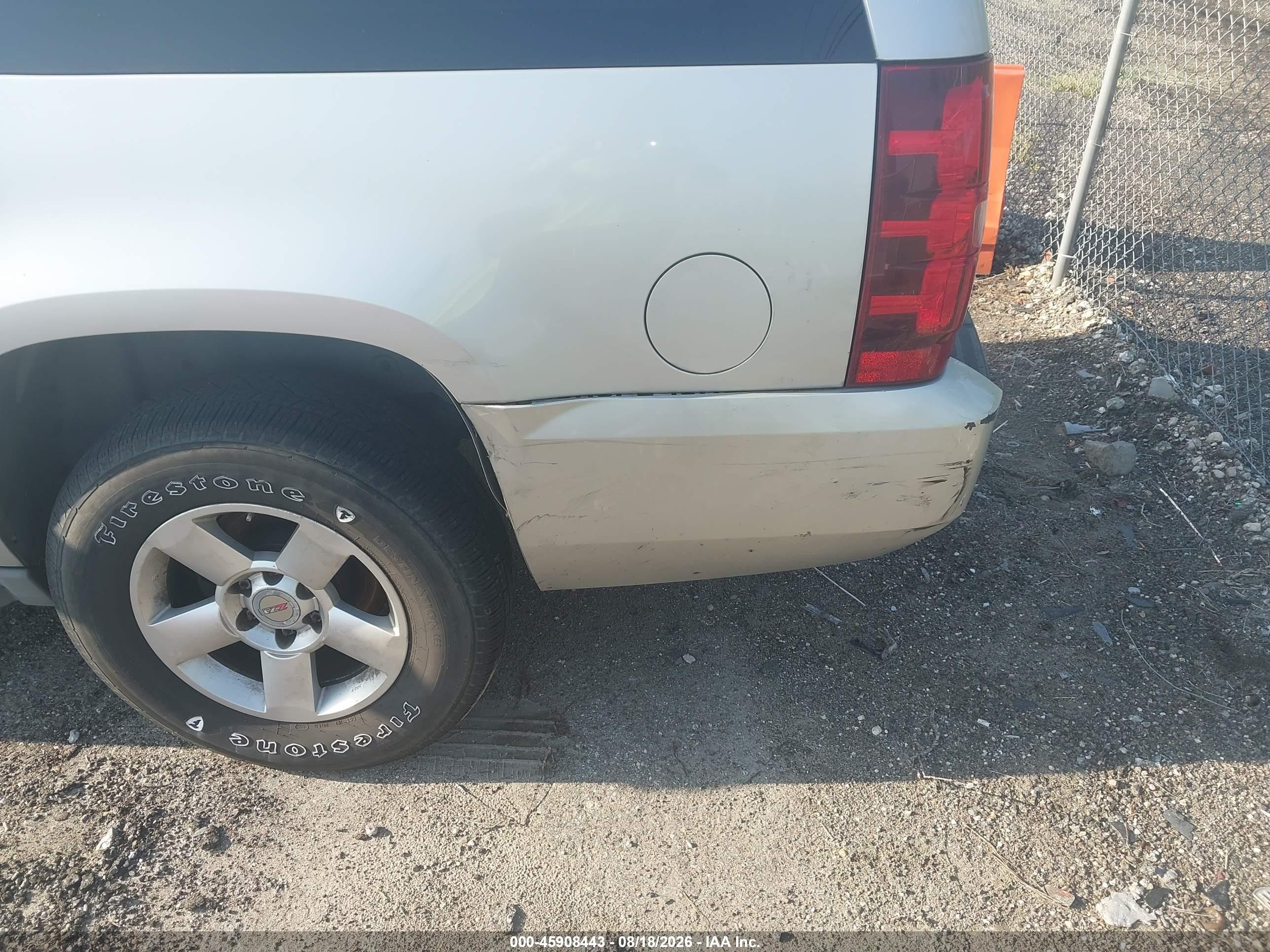 2011 Chevrolet Suburban Lt Silver vin: 1GNSCJE03BR346855