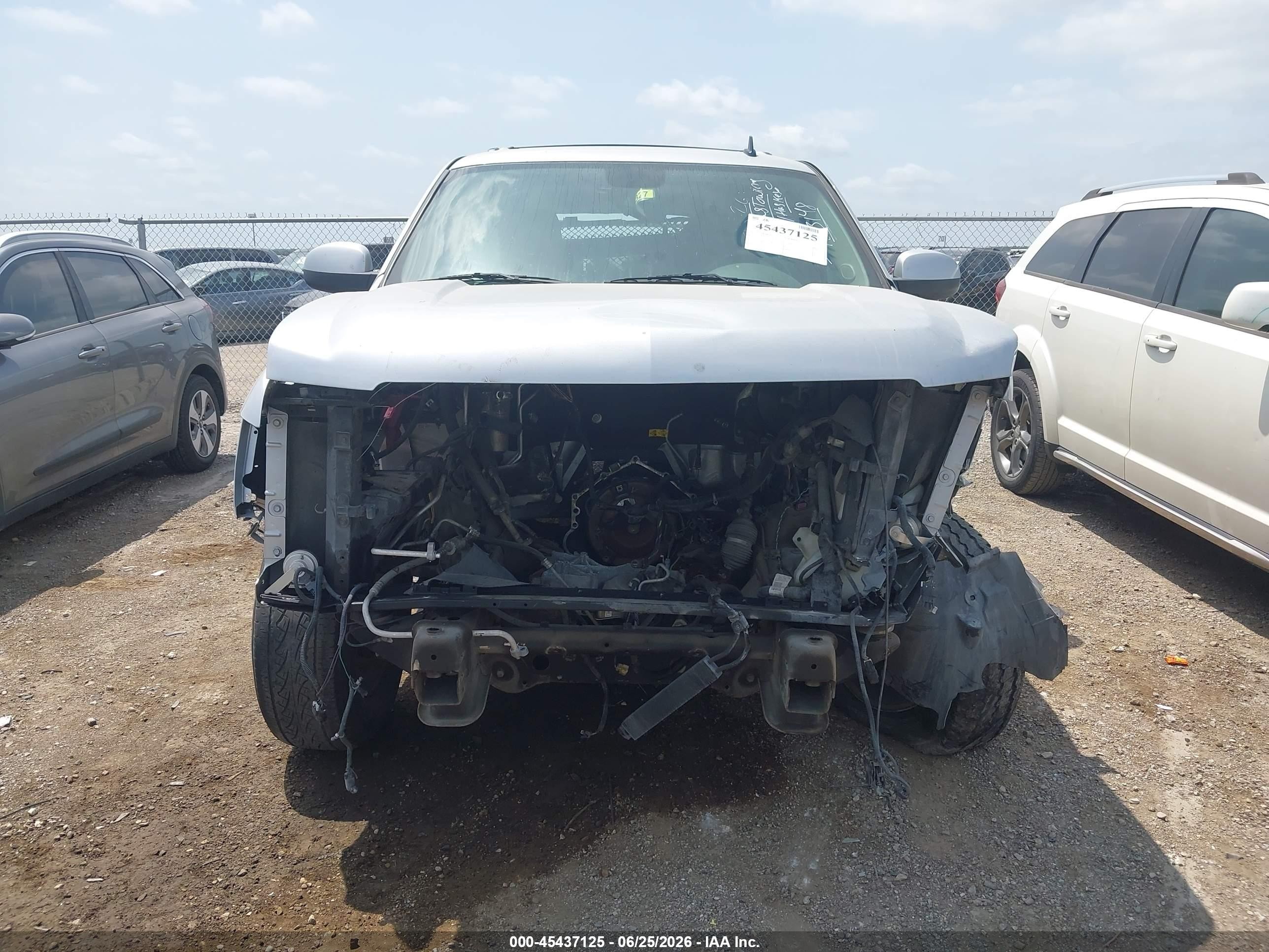 2012 Chevrolet Suburban Lt Silver vin: 1GNSCJE03CR102155