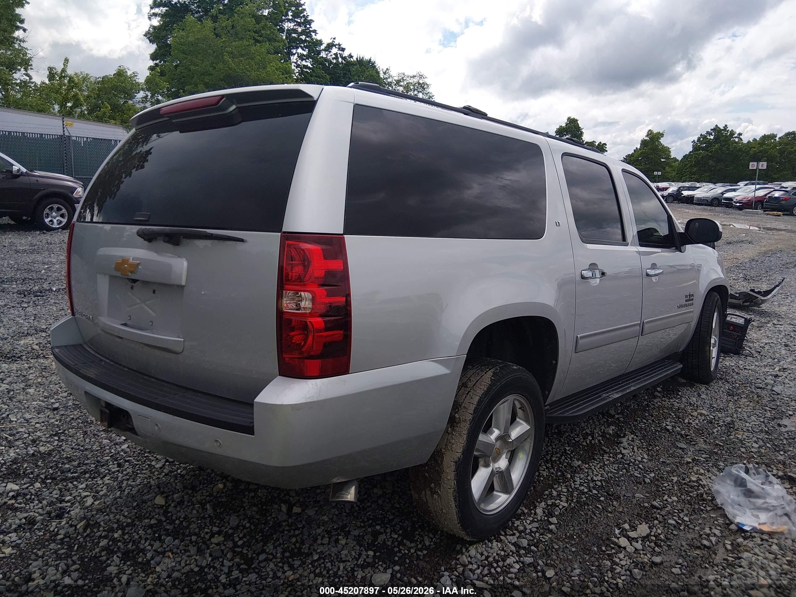 2014 Chevrolet Suburban 1500 Lt Silver vin: 1GNSCJE03ER217647