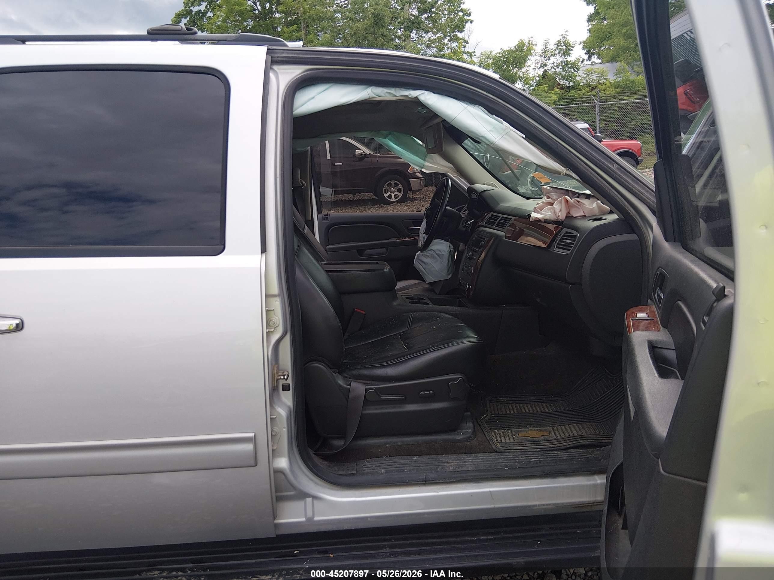 2014 Chevrolet Suburban 1500 Lt Silver vin: 1GNSCJE03ER217647