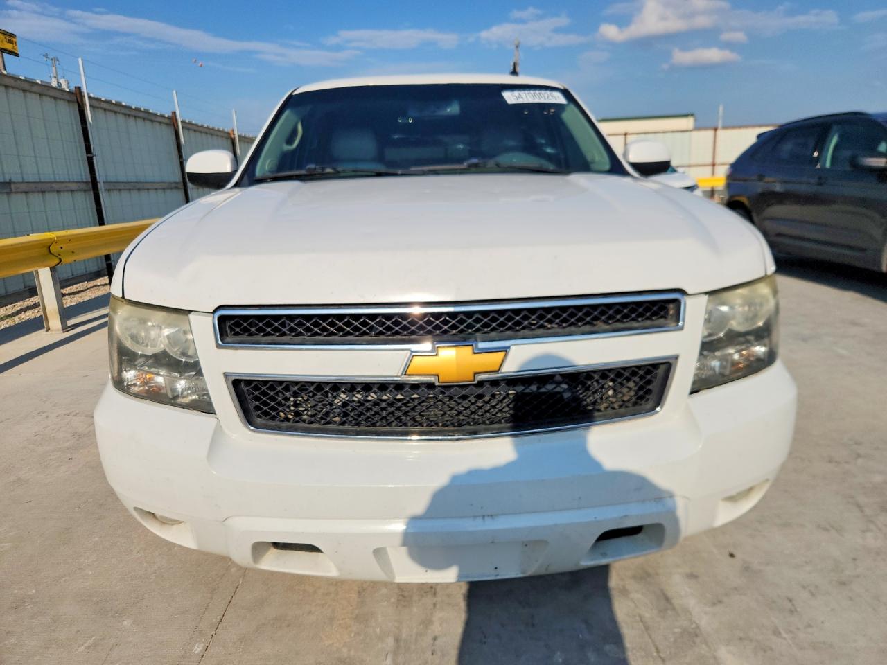 2014 Chevrolet Suburban C1500 Lt Белый vin: 1GNSCJE03ER234688