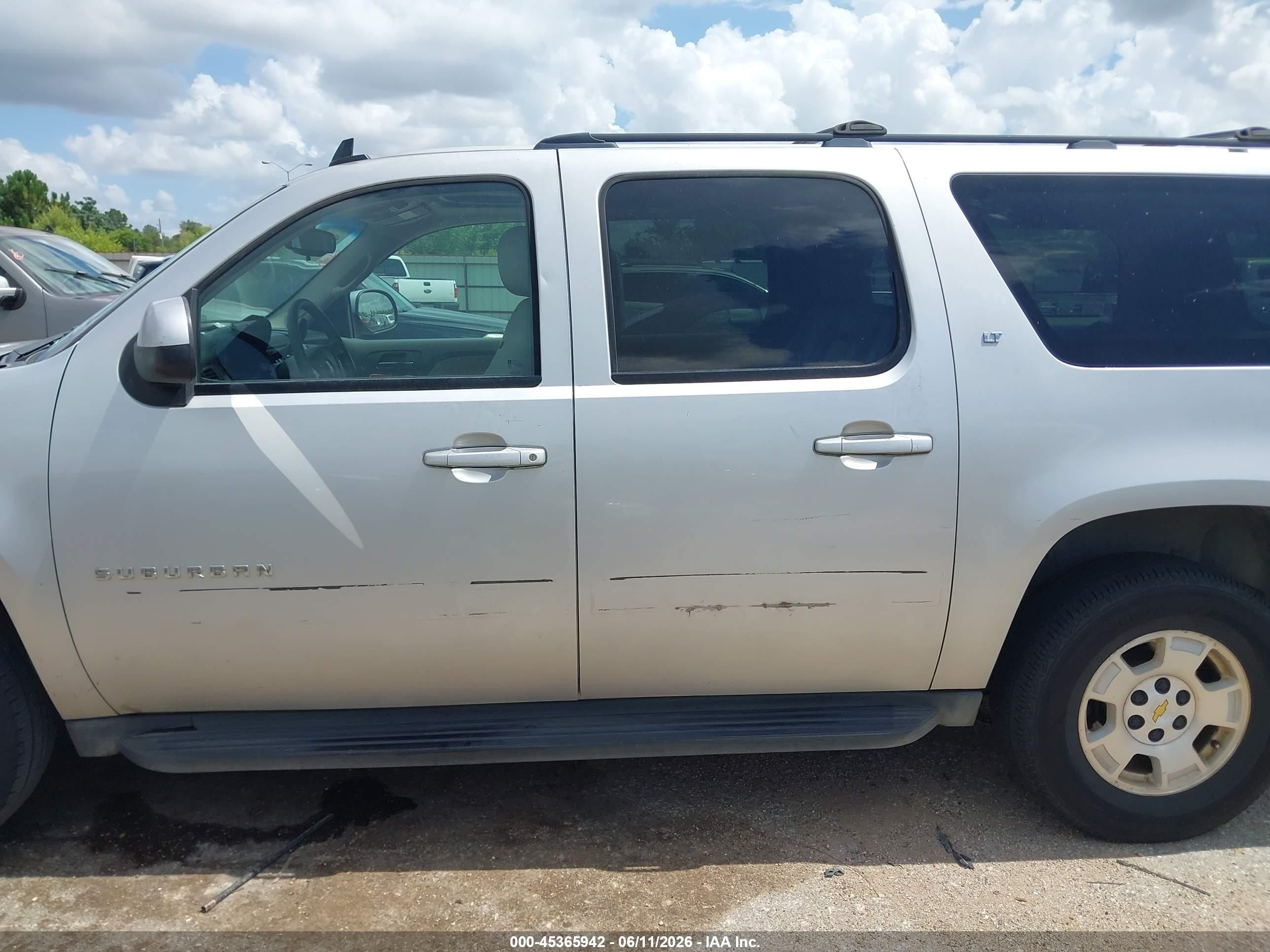 2011 Chevrolet Suburban 1500 Lt1 White vin: 1GNSCJE04BR112546
