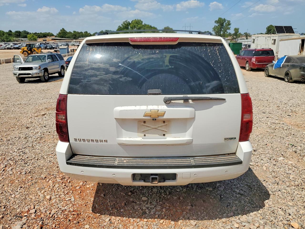 2011 Chevrolet Suburban C1500 Lt White vin: 1GNSCJE04BR291669