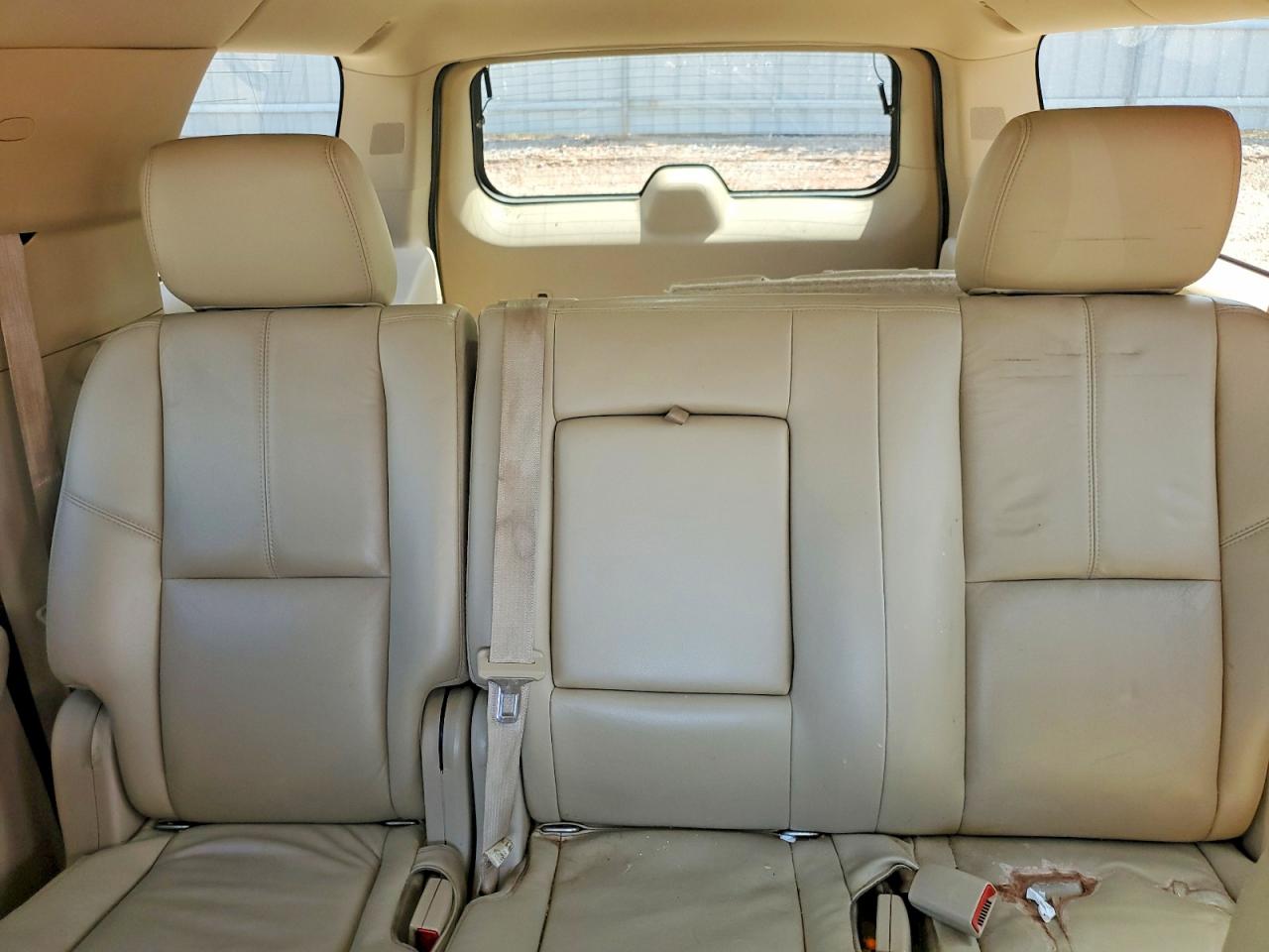 2011 Chevrolet Suburban C1500 Lt White vin: 1GNSCJE04BR291669