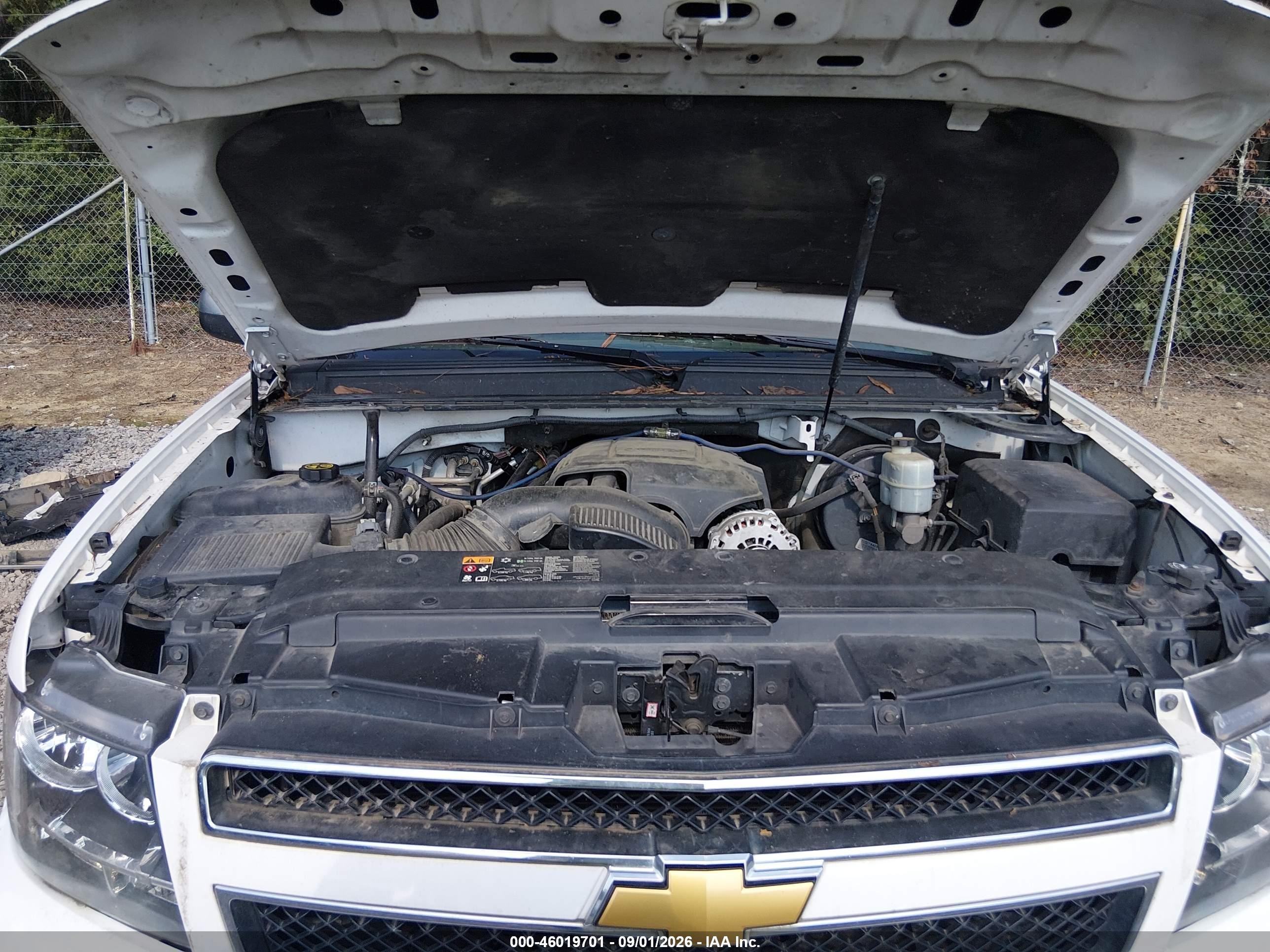 2013 Chevrolet Suburban 1500 Lt White vin: 1GNSCJE04DR246847