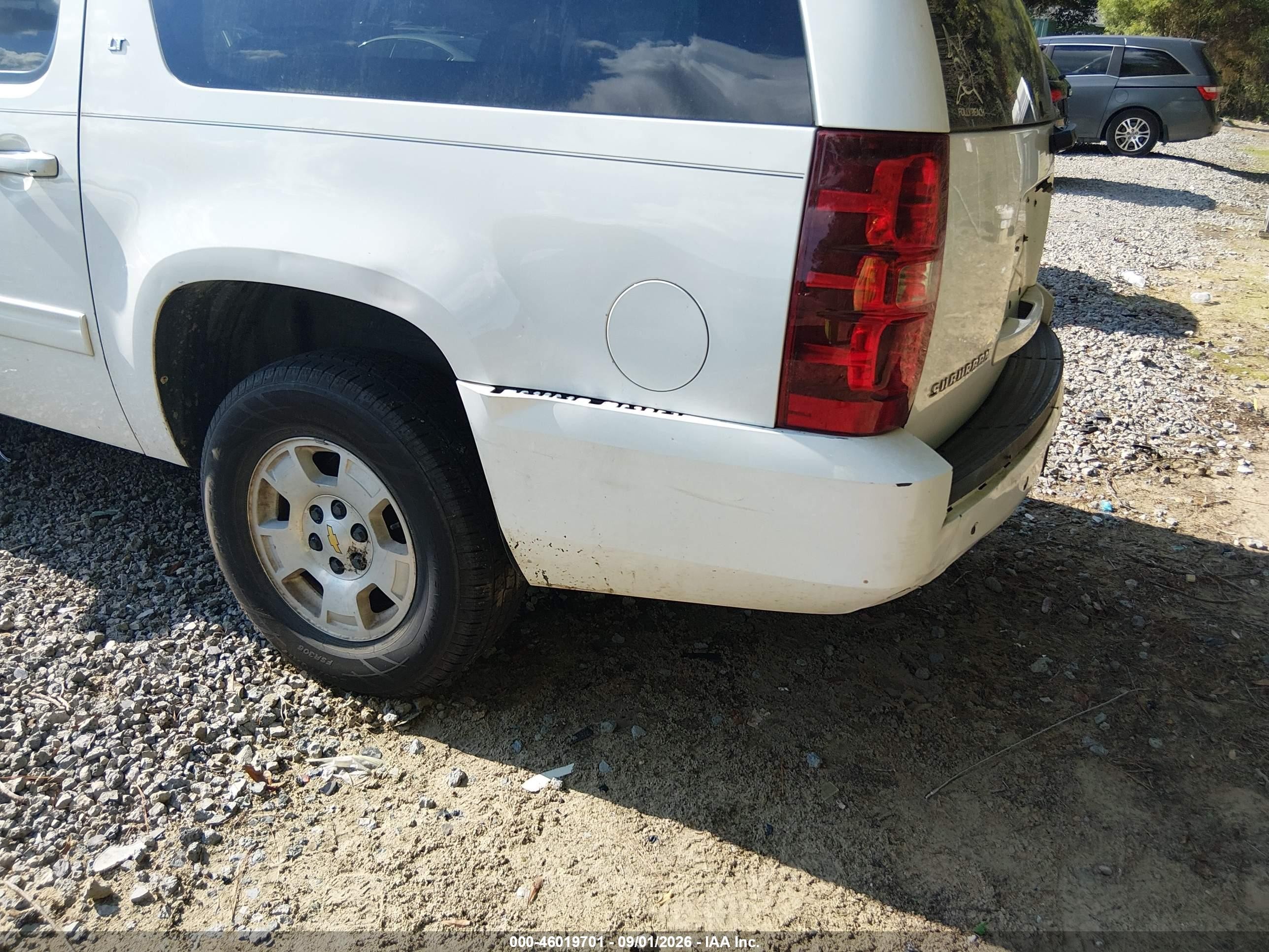 2013 Chevrolet Suburban 1500 Lt White vin: 1GNSCJE04DR246847