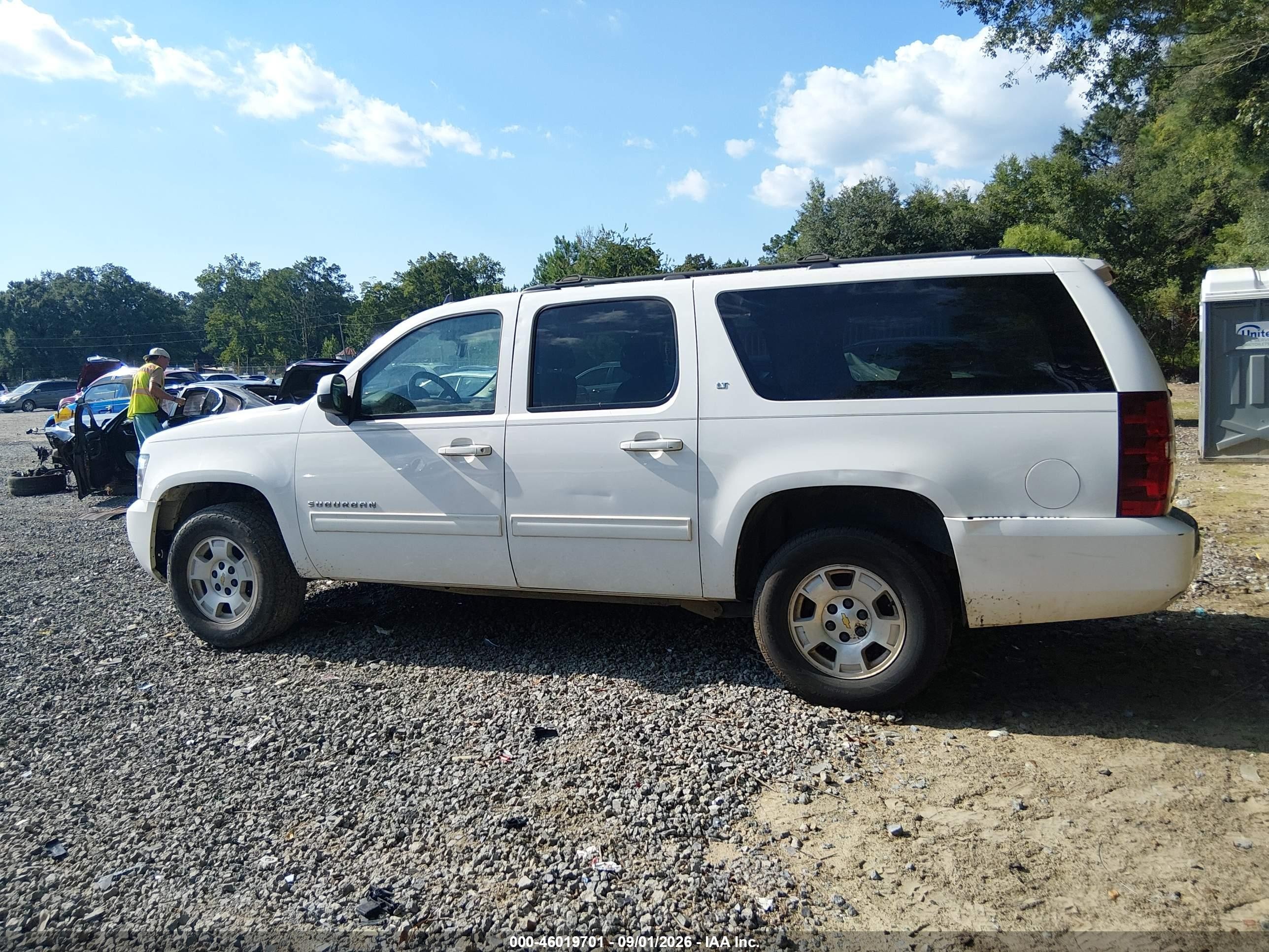 2013 Chevrolet Suburban 1500 Lt White vin: 1GNSCJE04DR246847