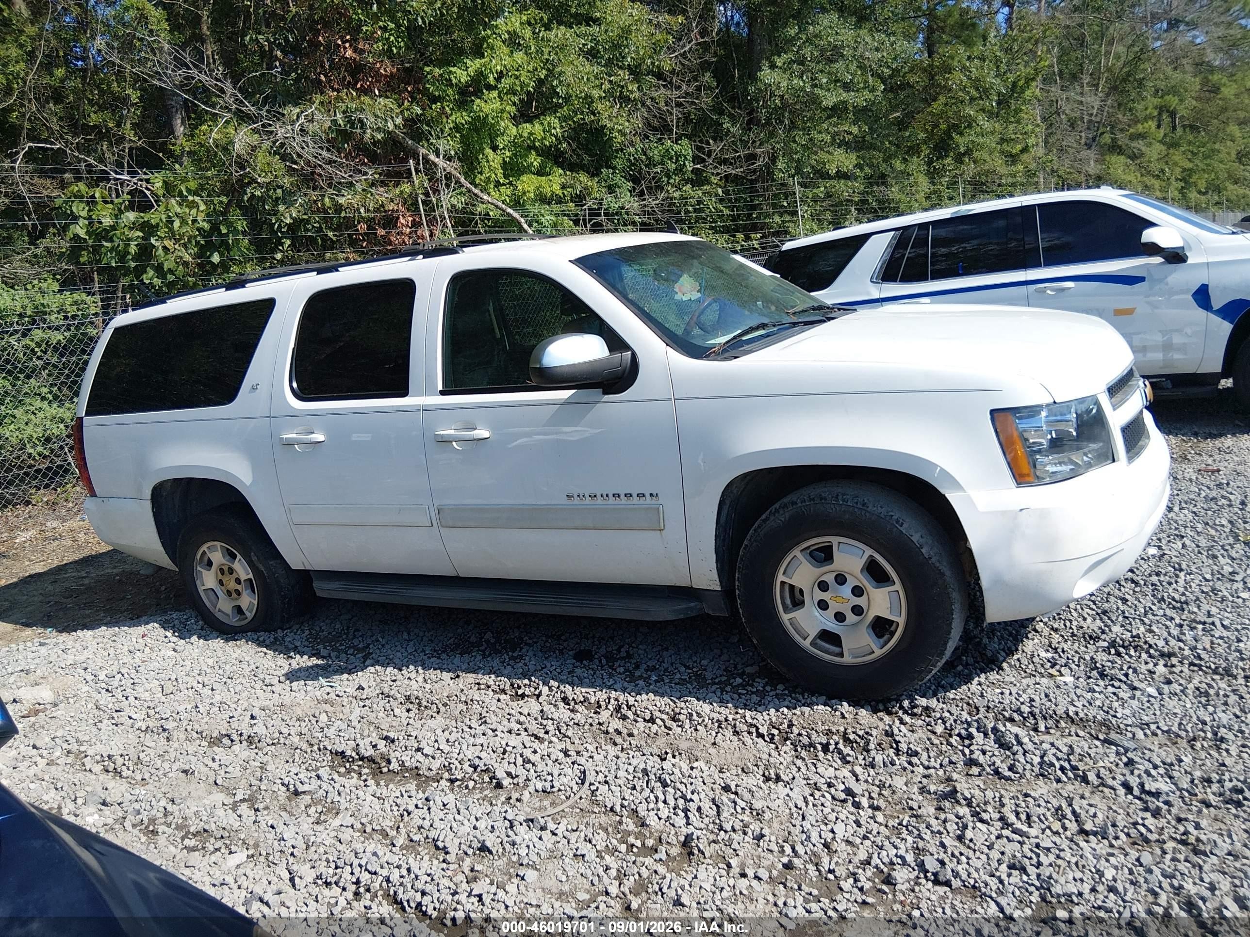 2013 Chevrolet Suburban 1500 Lt White vin: 1GNSCJE04DR246847