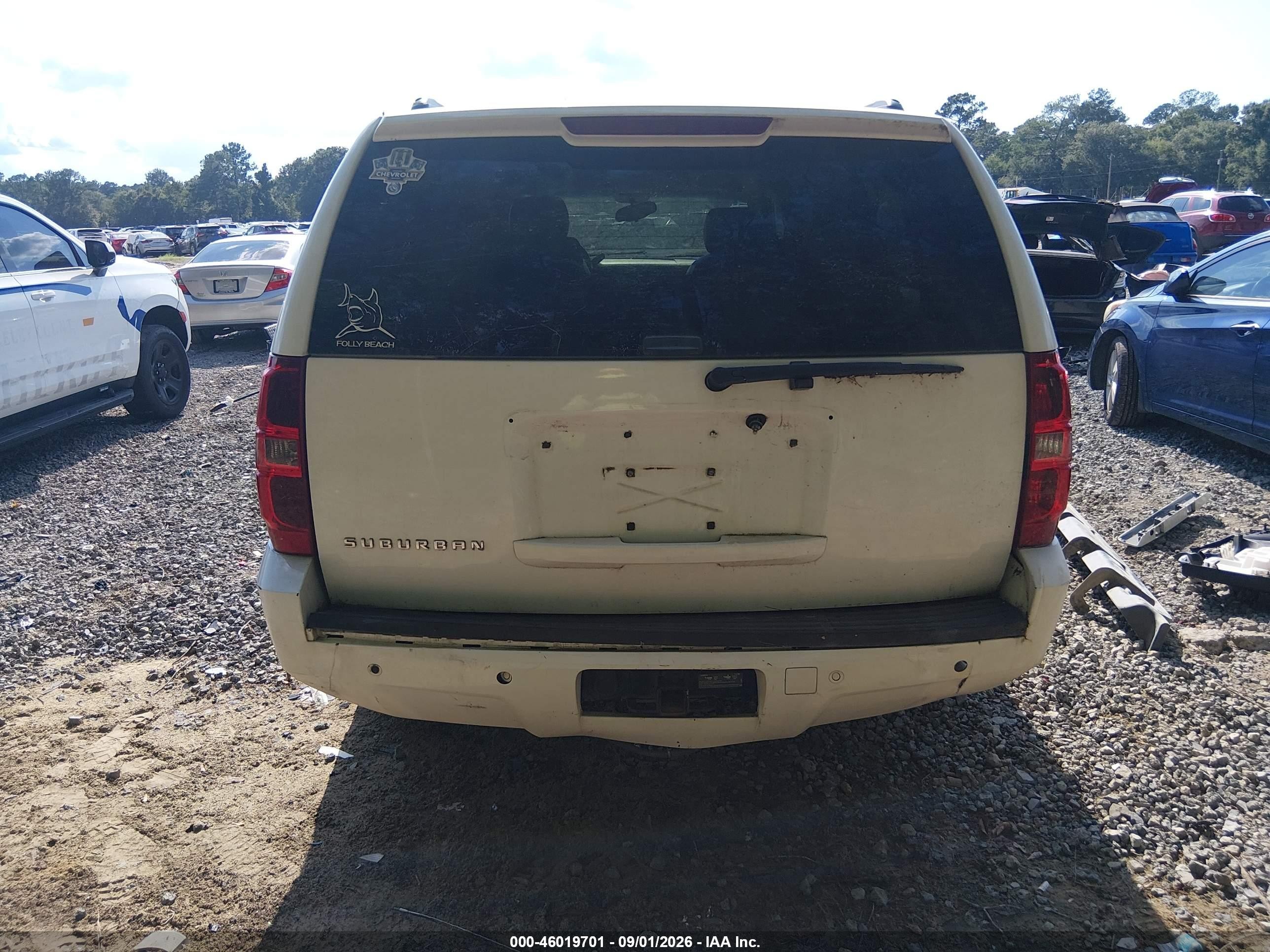 2013 Chevrolet Suburban 1500 Lt White vin: 1GNSCJE04DR246847