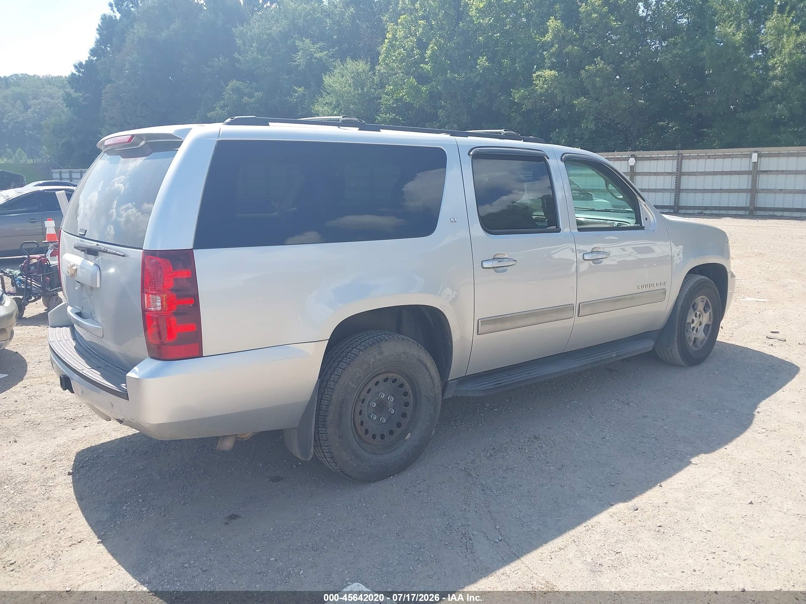 2014 Chevrolet Suburban Lt Silver vin: 1GNSCJE04ER114334