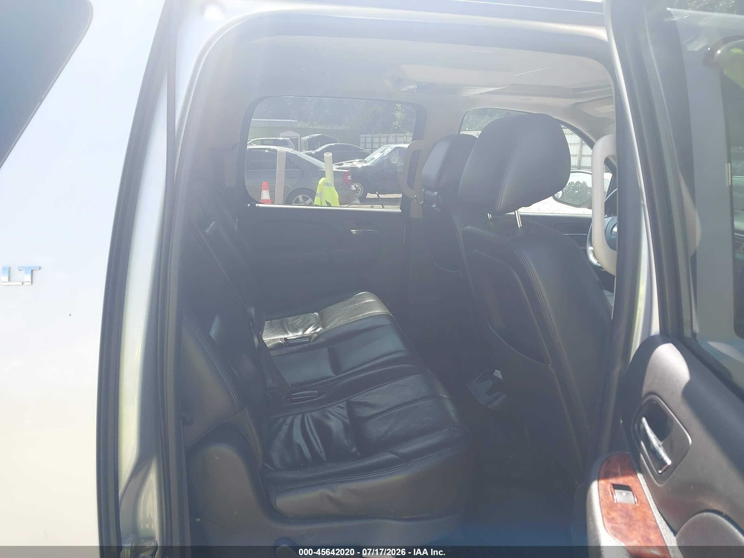 2014 Chevrolet Suburban Lt Silver vin: 1GNSCJE04ER114334