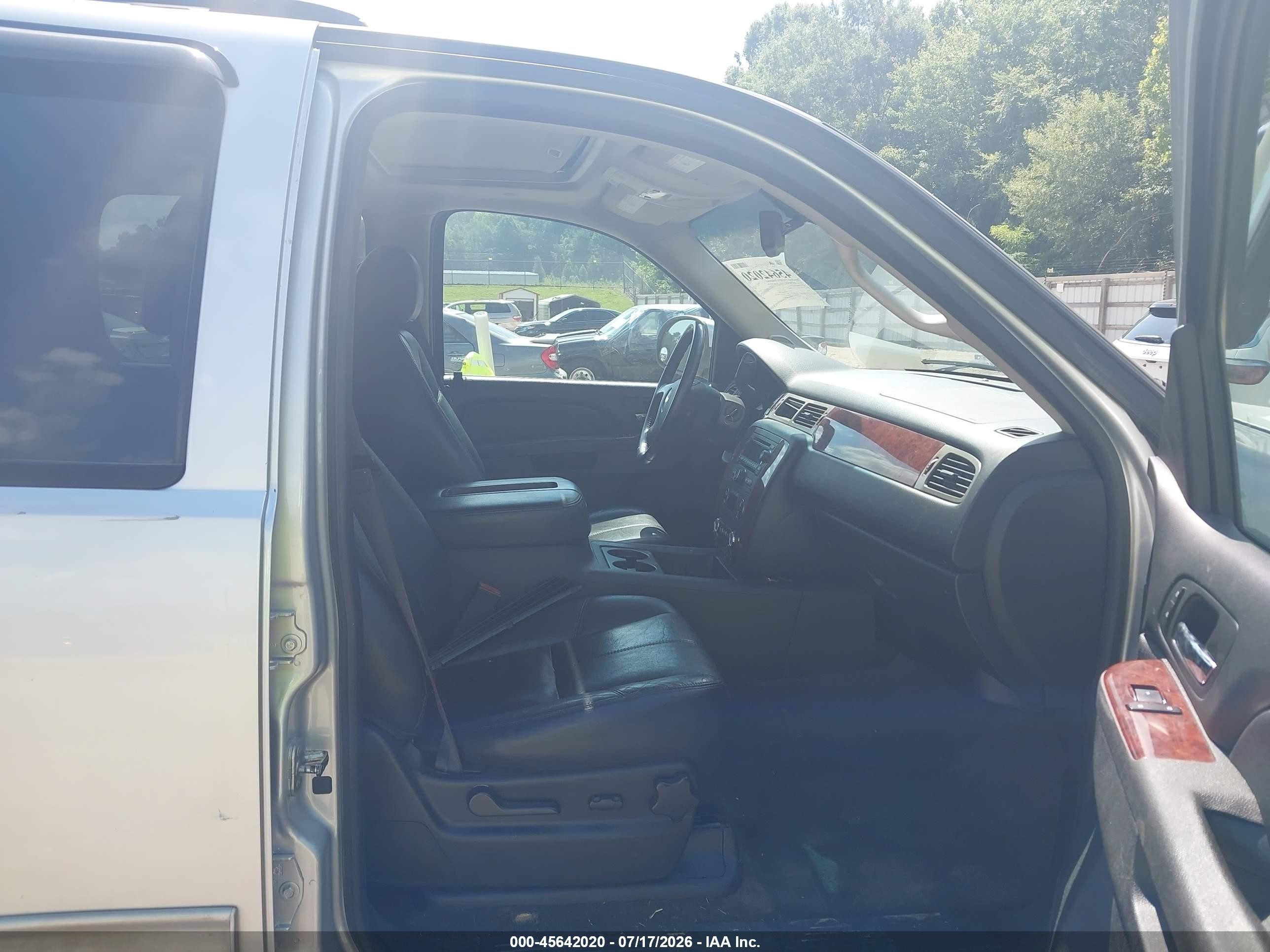 2014 Chevrolet Suburban Lt Silver vin: 1GNSCJE04ER114334