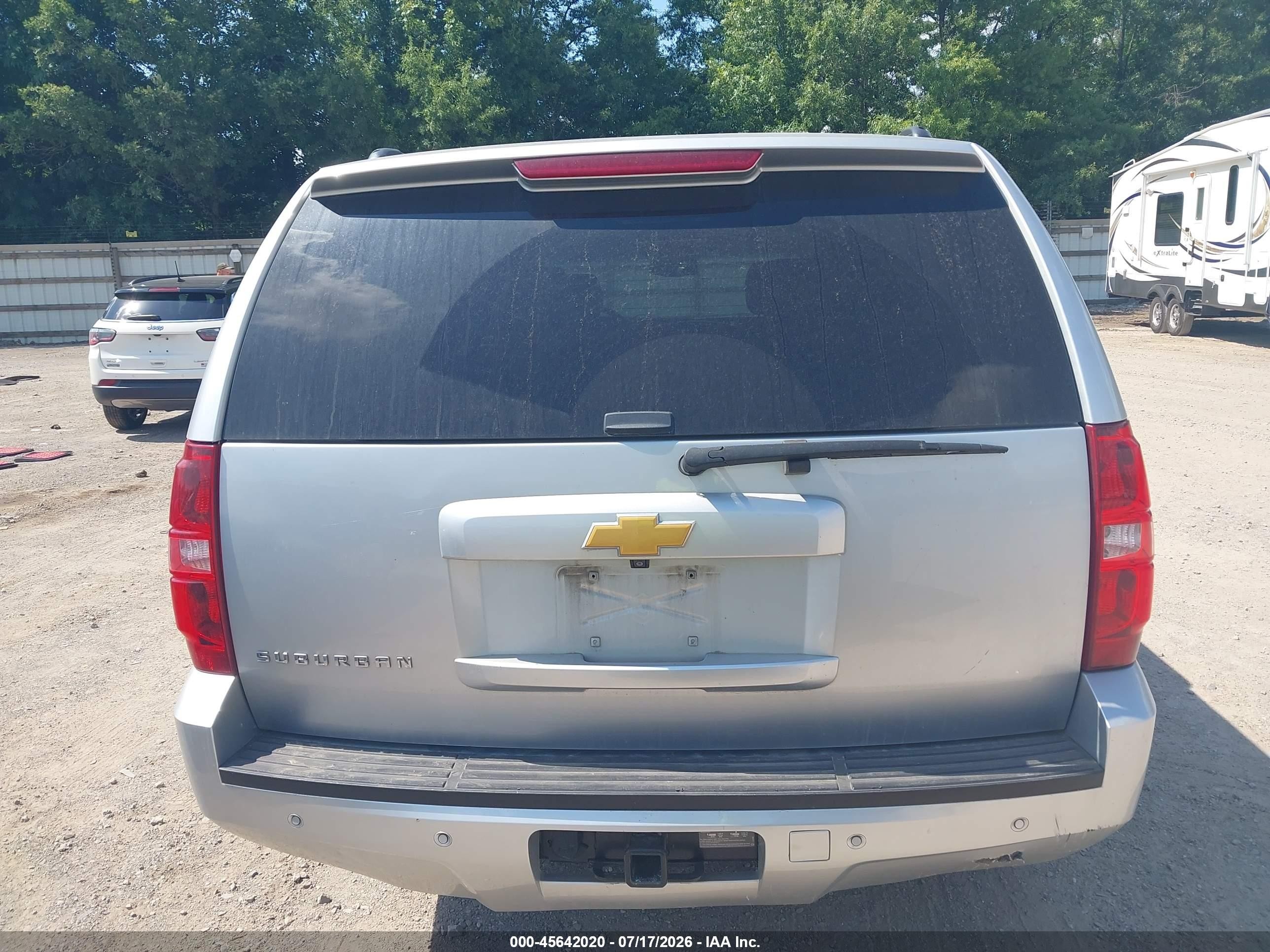 2014 Chevrolet Suburban Lt Silver vin: 1GNSCJE04ER114334