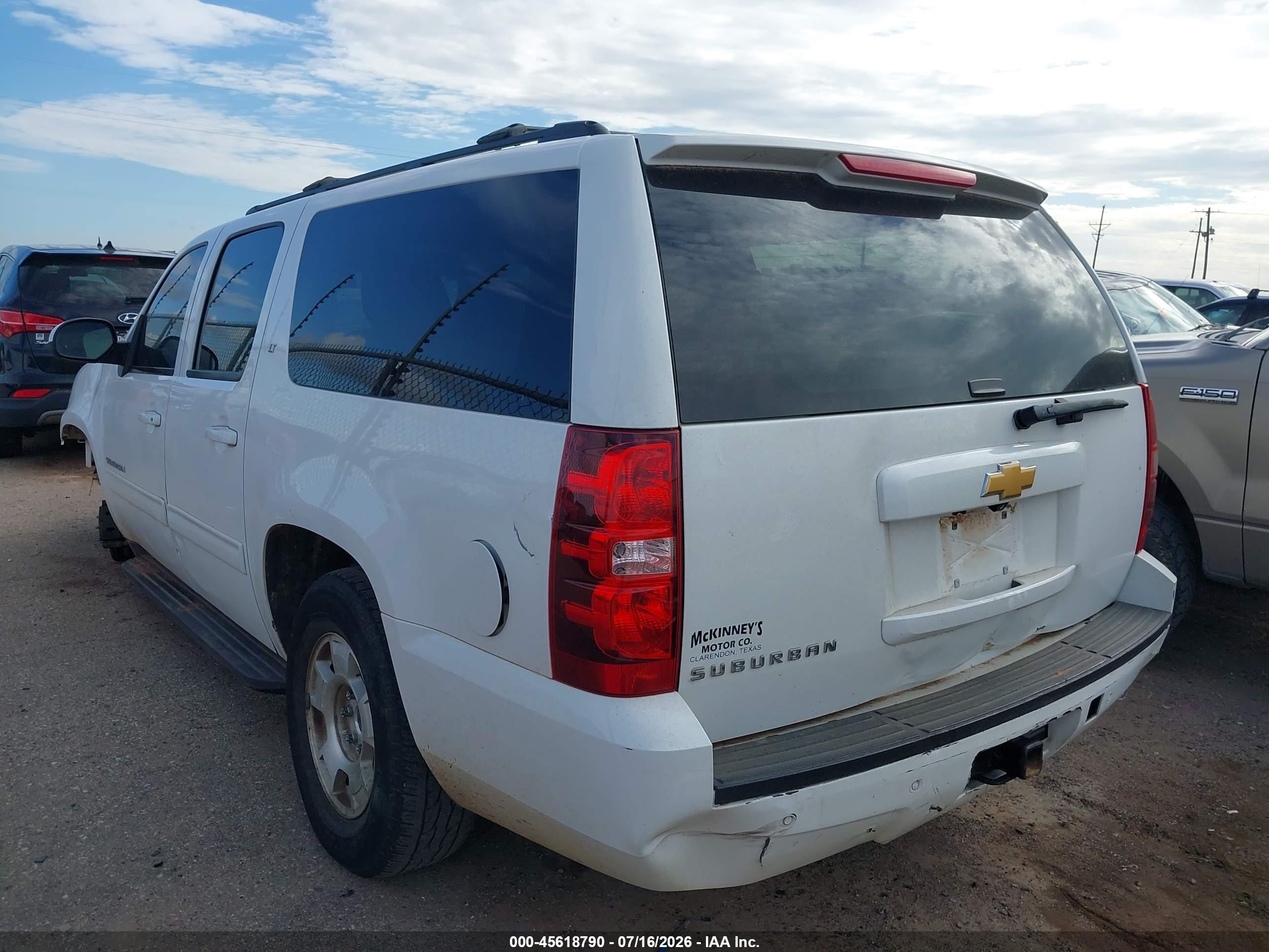 2014 Chevrolet Suburban Lt White vin: 1GNSCJE04ER231413