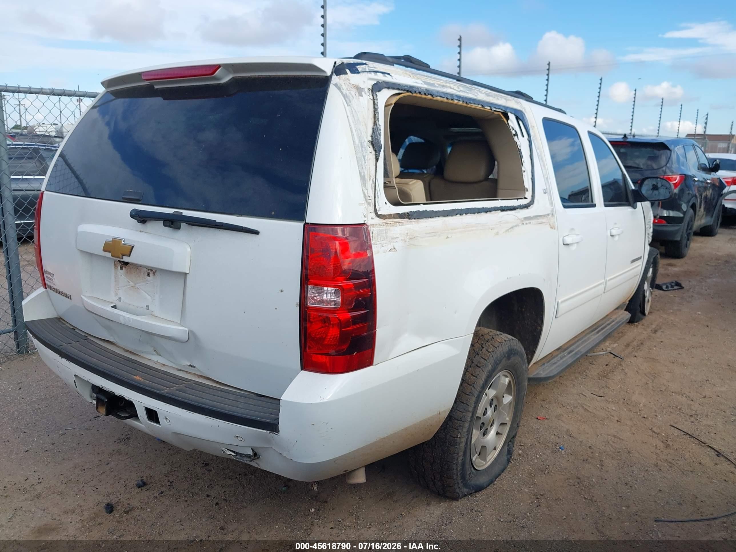 2014 Chevrolet Suburban Lt White vin: 1GNSCJE04ER231413