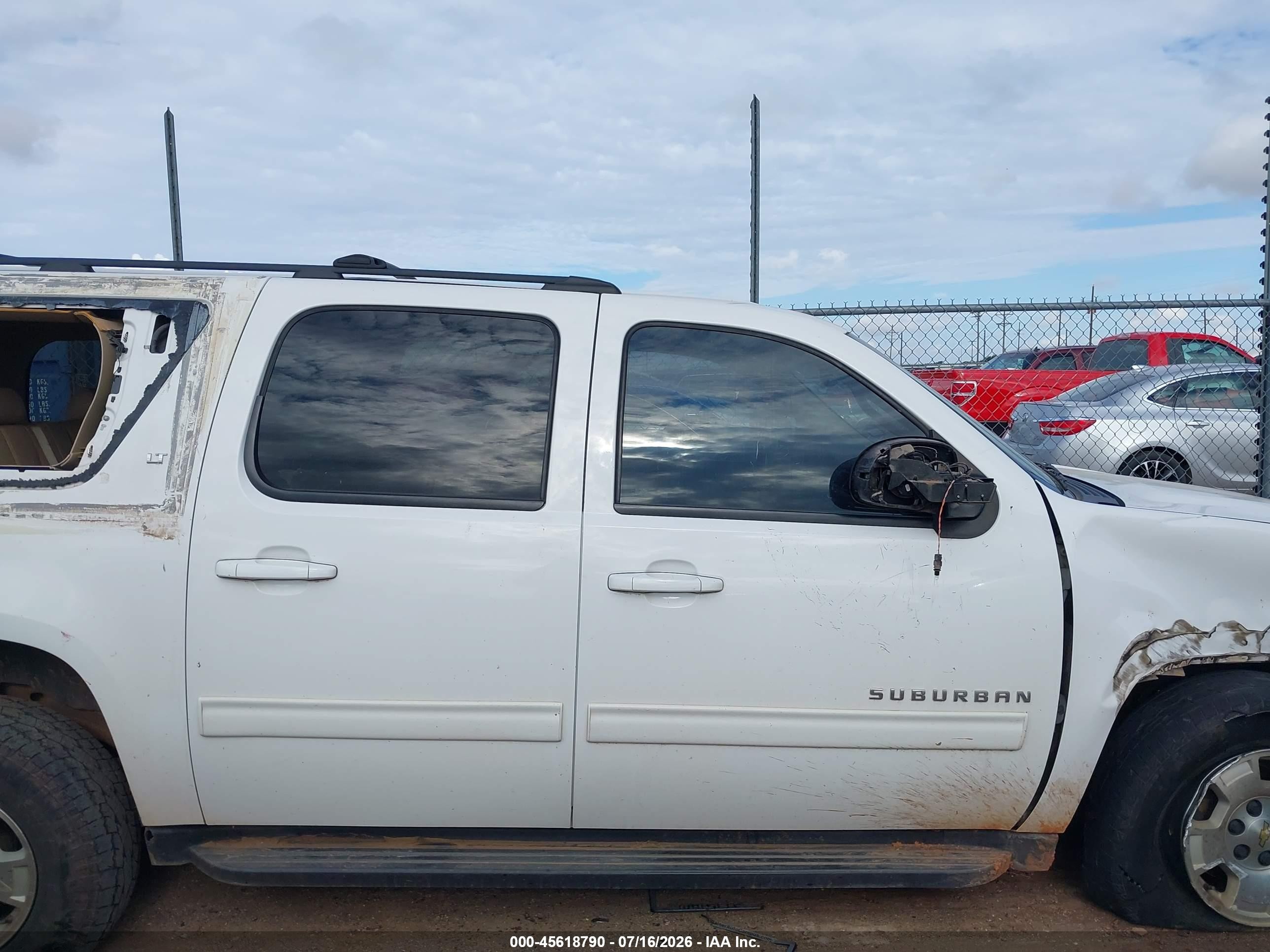 2014 Chevrolet Suburban Lt White vin: 1GNSCJE04ER231413