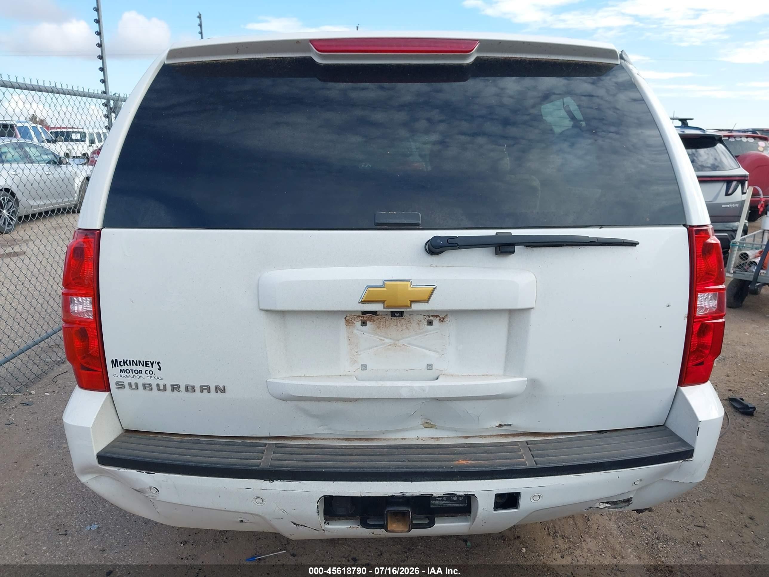 2014 Chevrolet Suburban Lt White vin: 1GNSCJE04ER231413