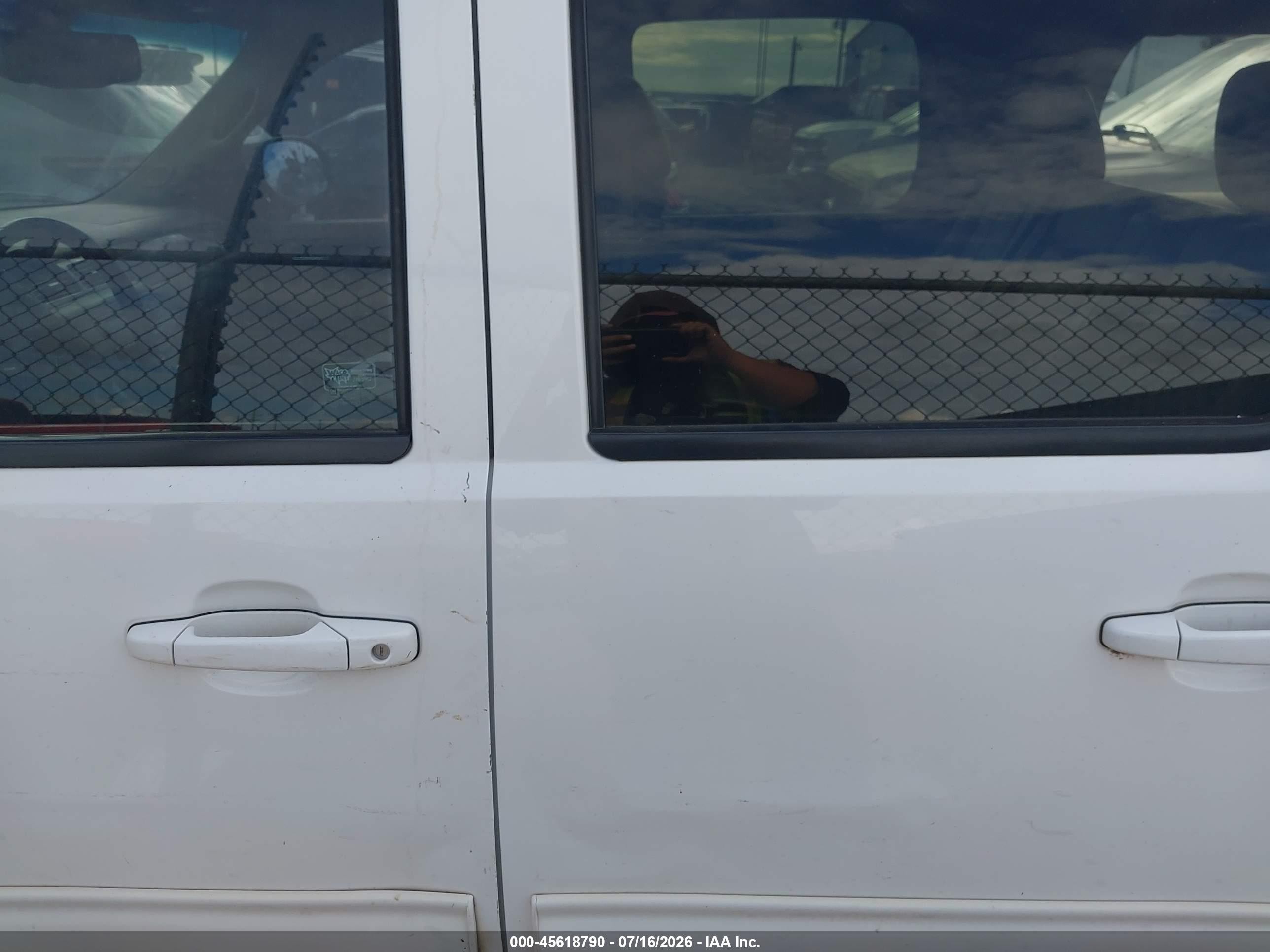 2014 Chevrolet Suburban Lt White vin: 1GNSCJE04ER231413