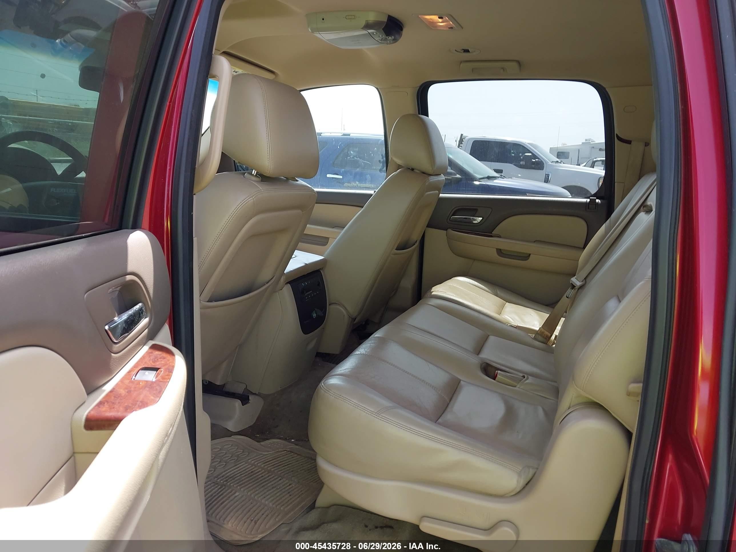 2013 Chevrolet Suburban Lt Red vin: 1GNSCJE05DR101848