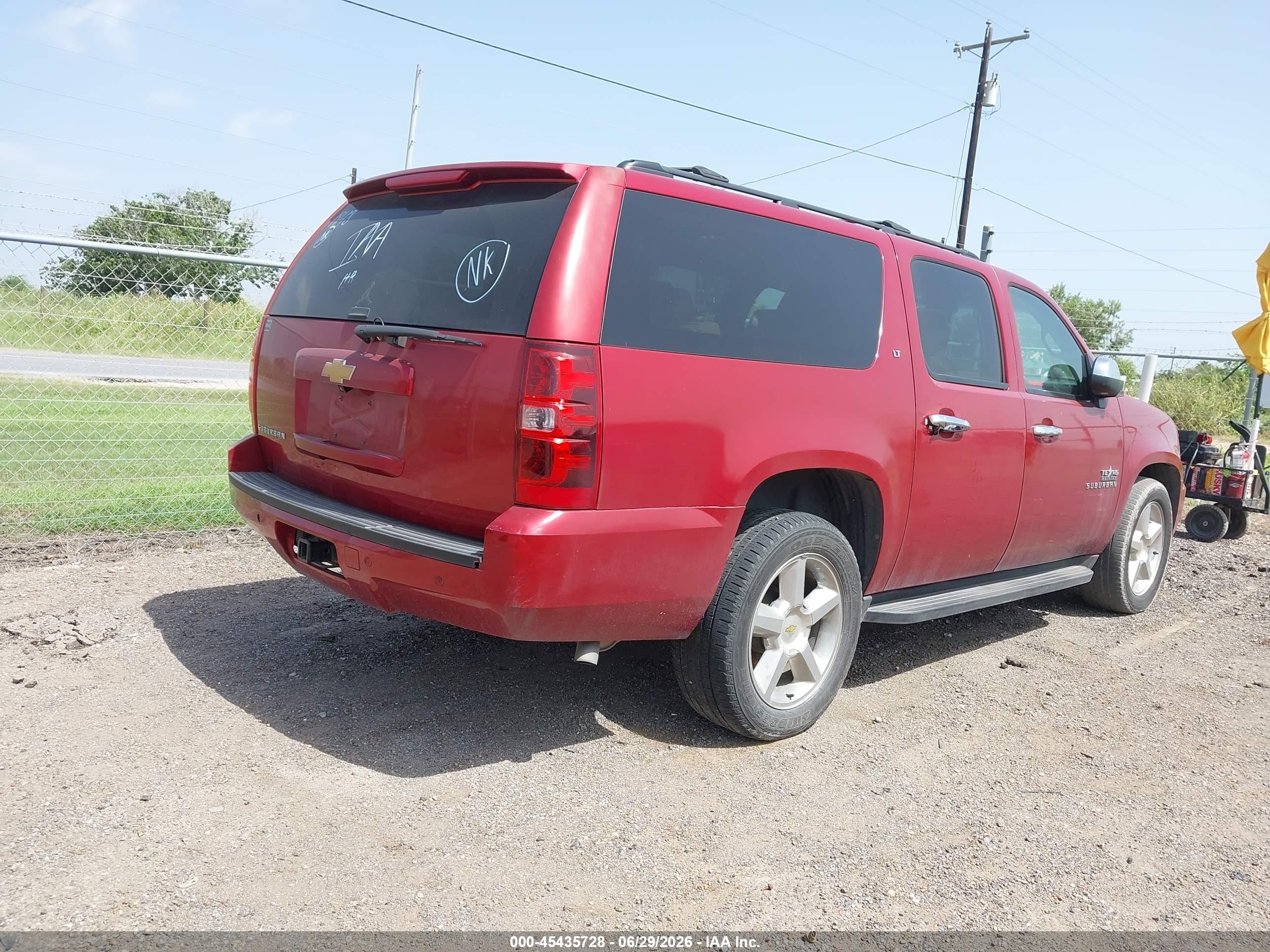 2013 Chevrolet Suburban Lt Red vin: 1GNSCJE05DR101848