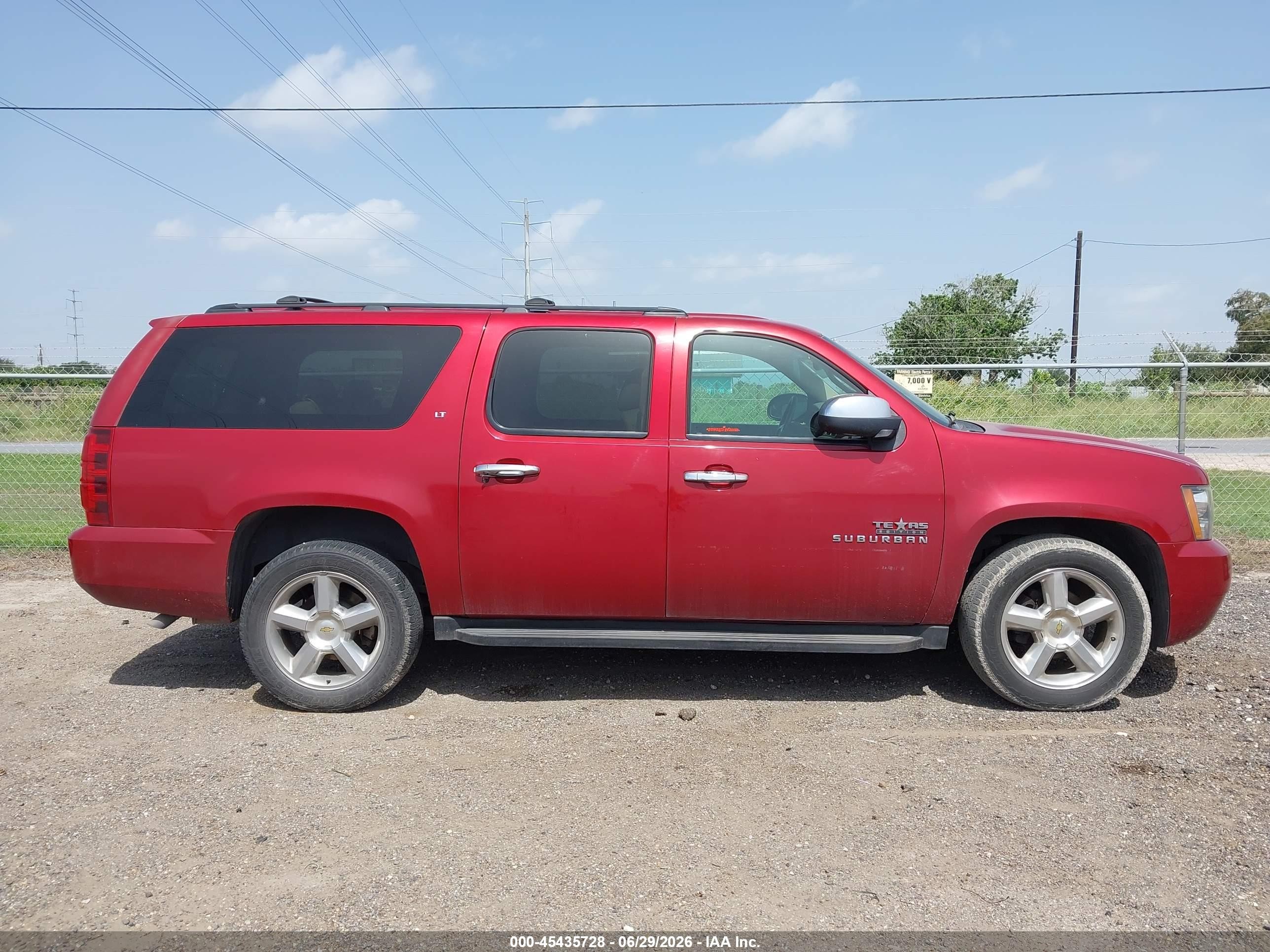 2013 Chevrolet Suburban Lt Red vin: 1GNSCJE05DR101848