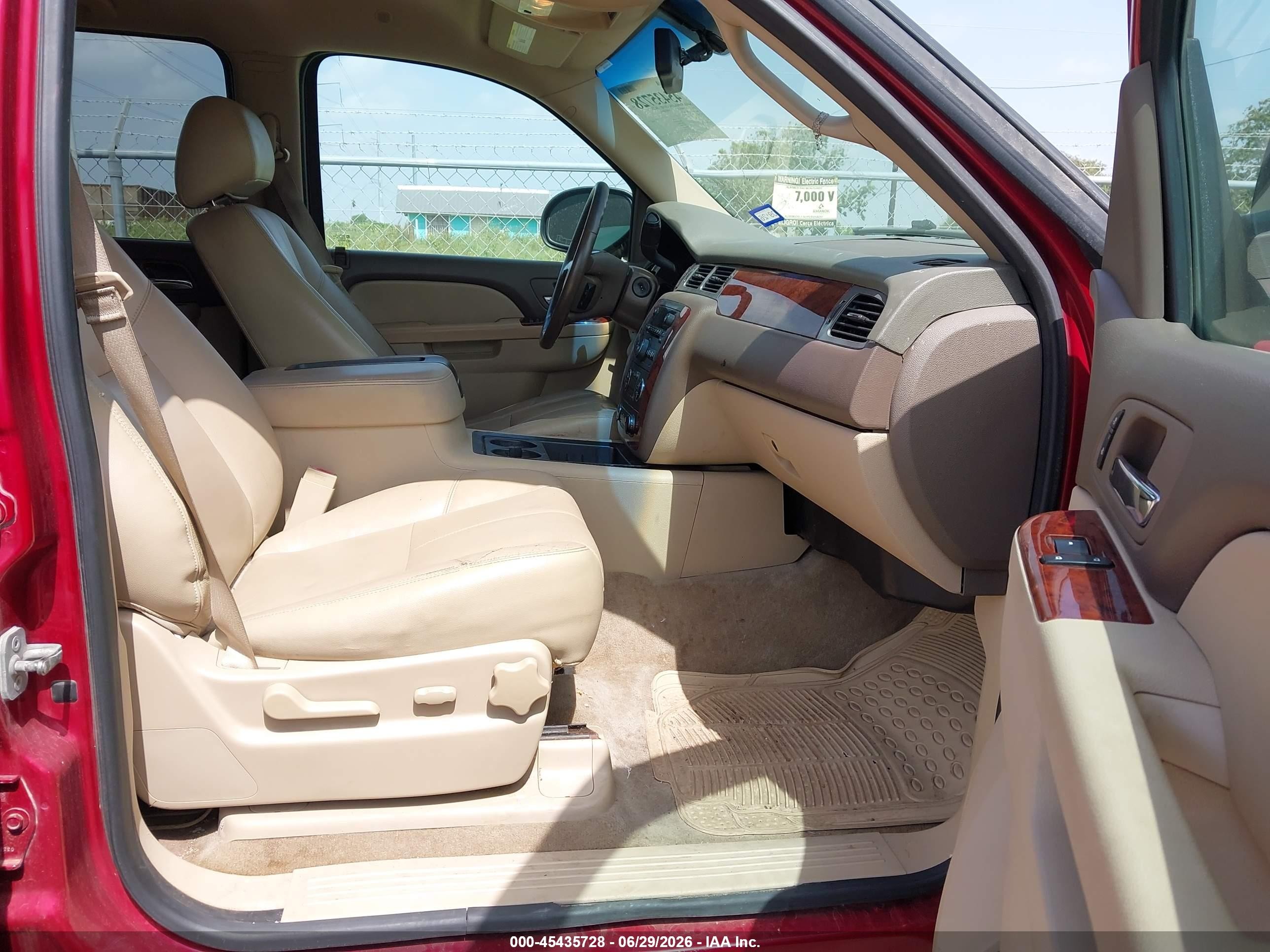 2013 Chevrolet Suburban Lt Red vin: 1GNSCJE05DR101848