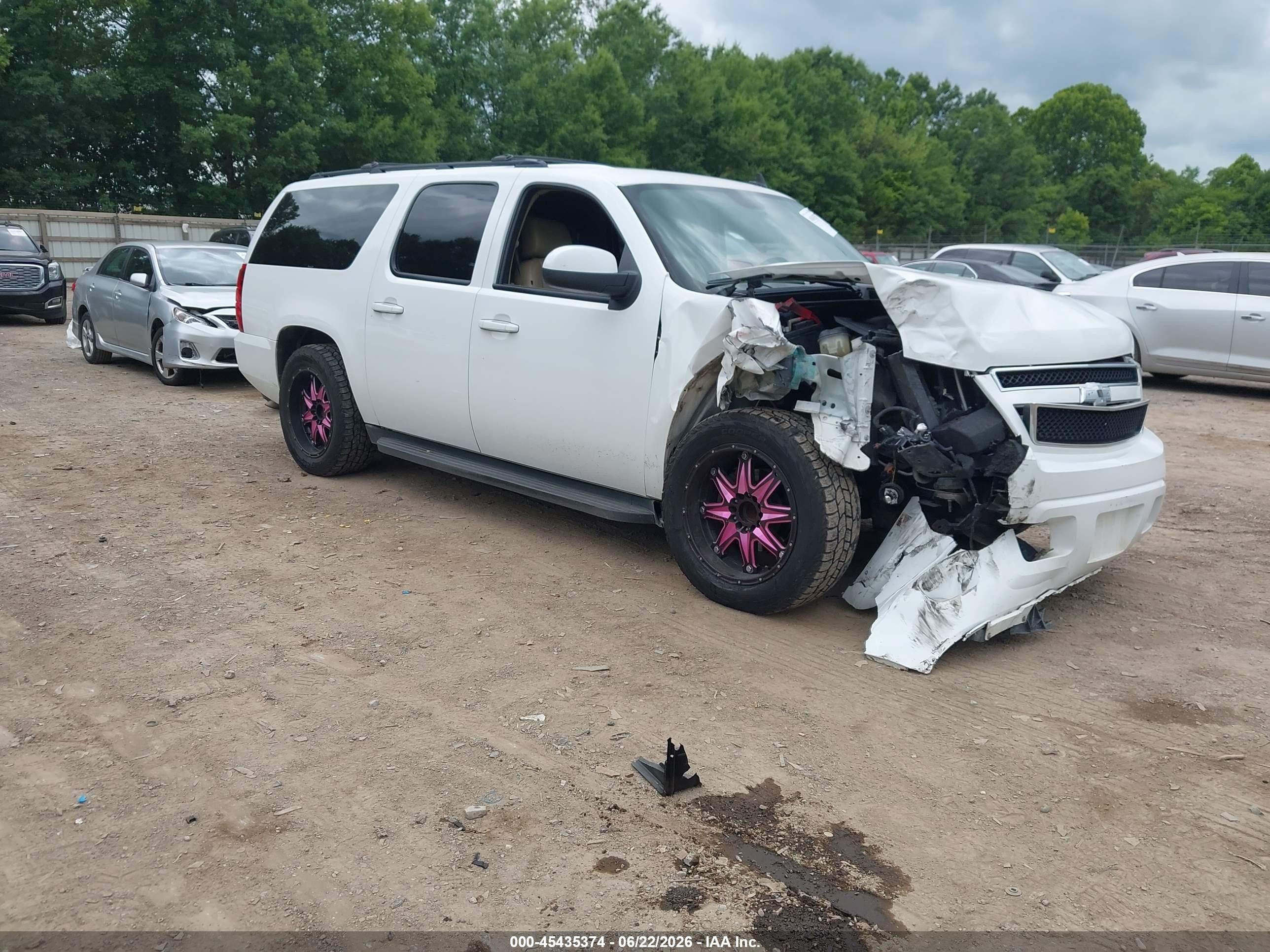 2013 Chevrolet Suburban Lt White vin: 1GNSCJE05DR308868